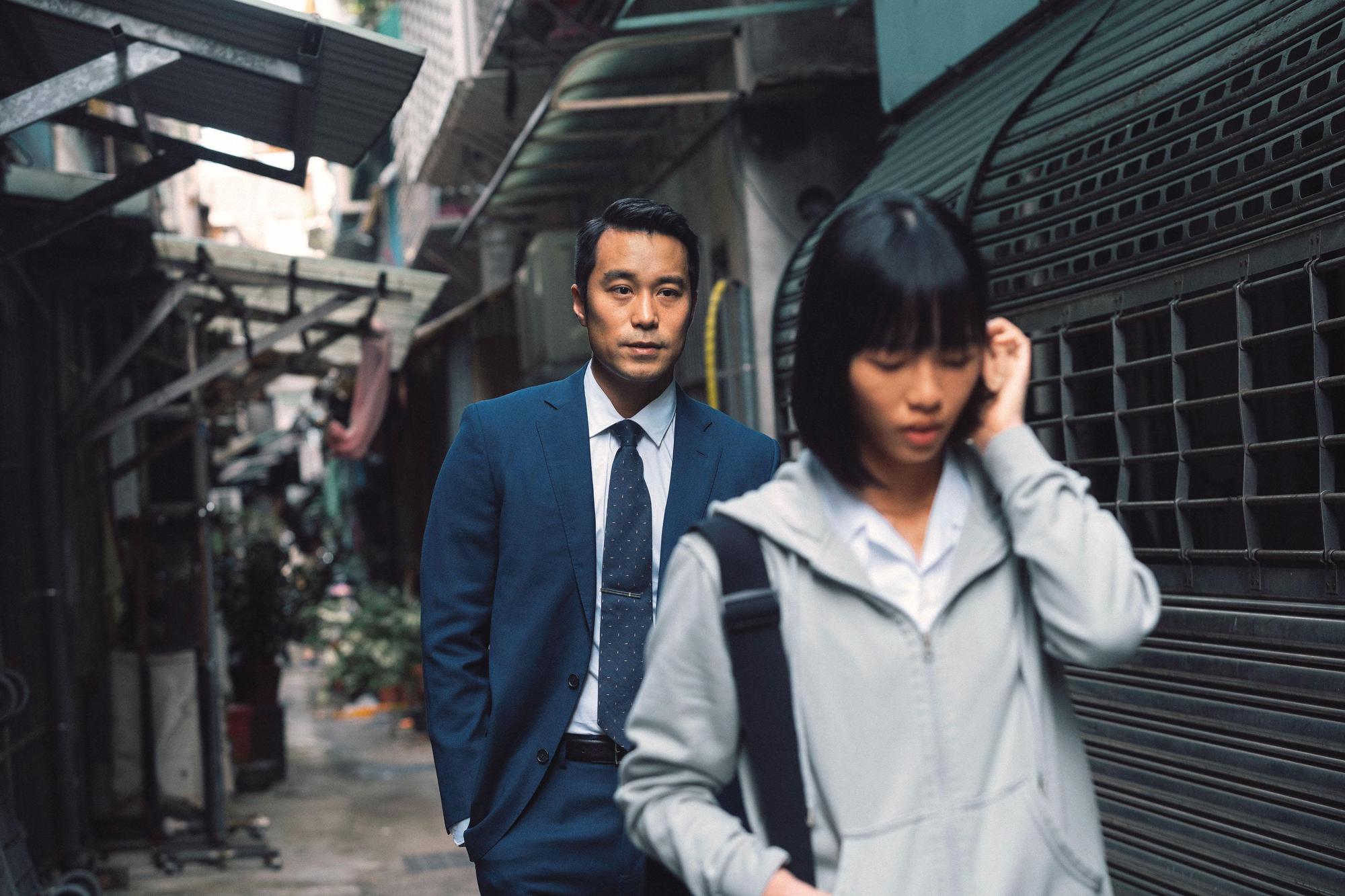 律師張孝全(左)因接下女學生王渝屏(右)遭權勢性侵的案子,碰觸到隱藏十多年的心結。(傳影互動提供)