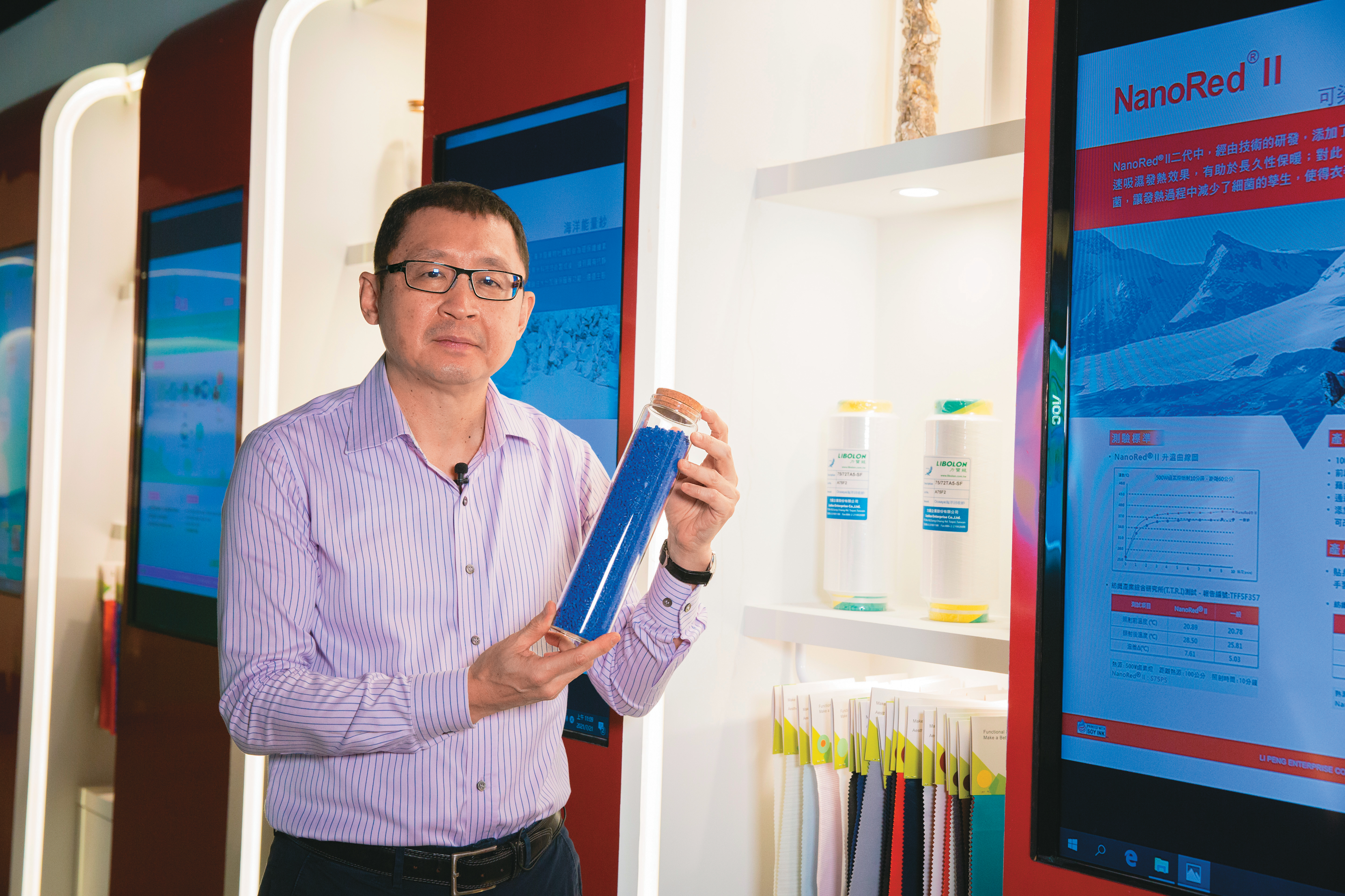 力麗董事長郭紹儀意識到產業帶來的汙染，15年前就開始做減碳工作，開發環保染色纖維。