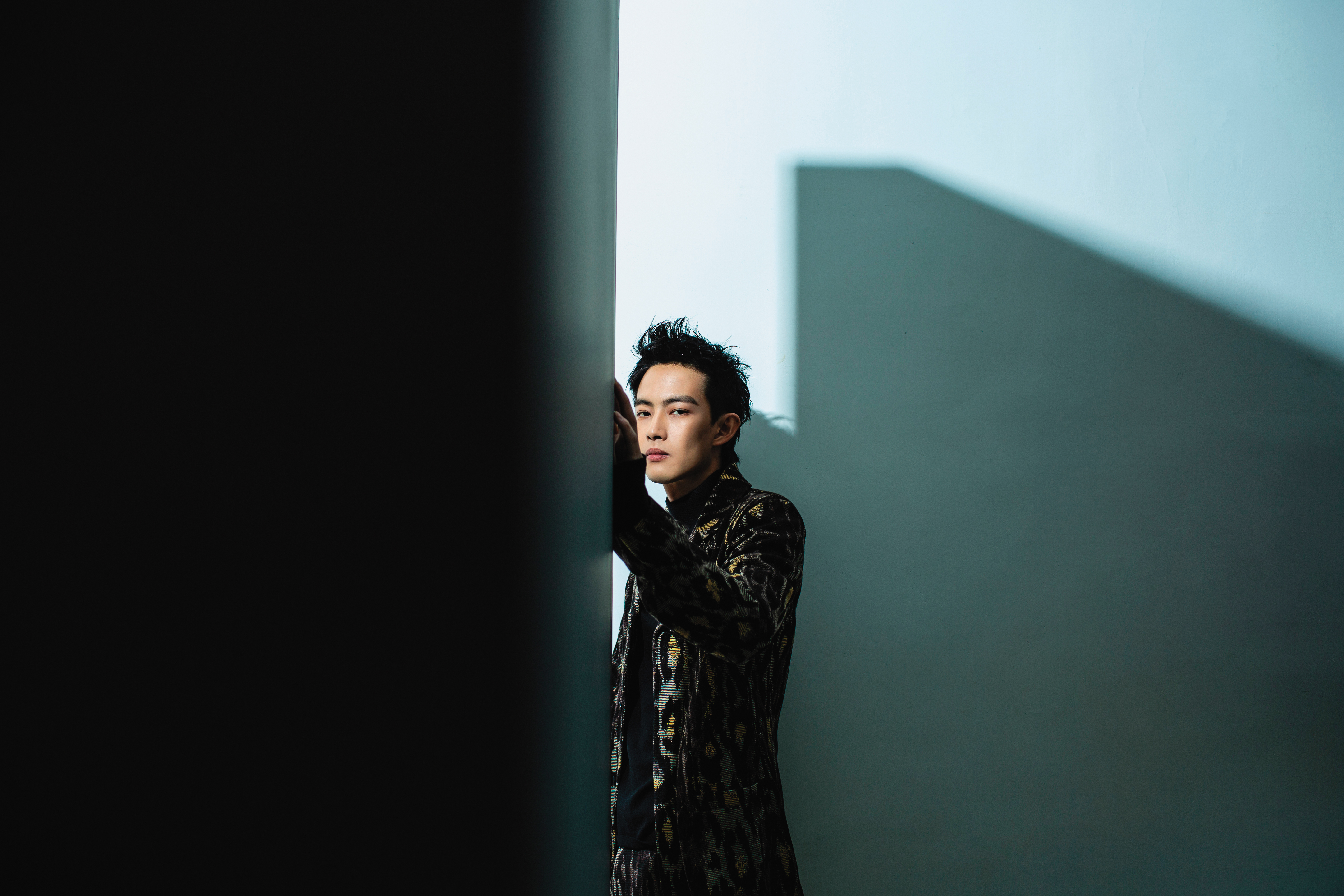 張庭瑚跟之前給人的形象變得不一樣，帶著更多的成熟想法與演出，回到鏡頭前。