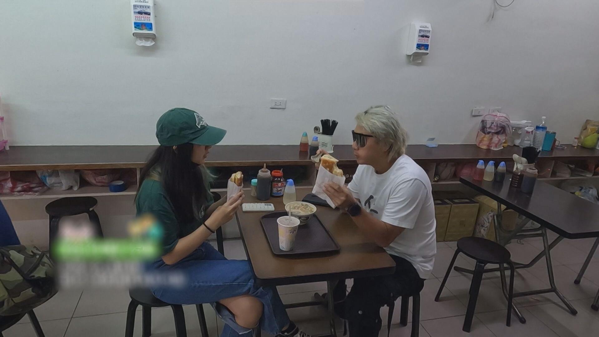 在《飢餓遊戲》中王仁甫與女兒的早餐約會。(中視提供)