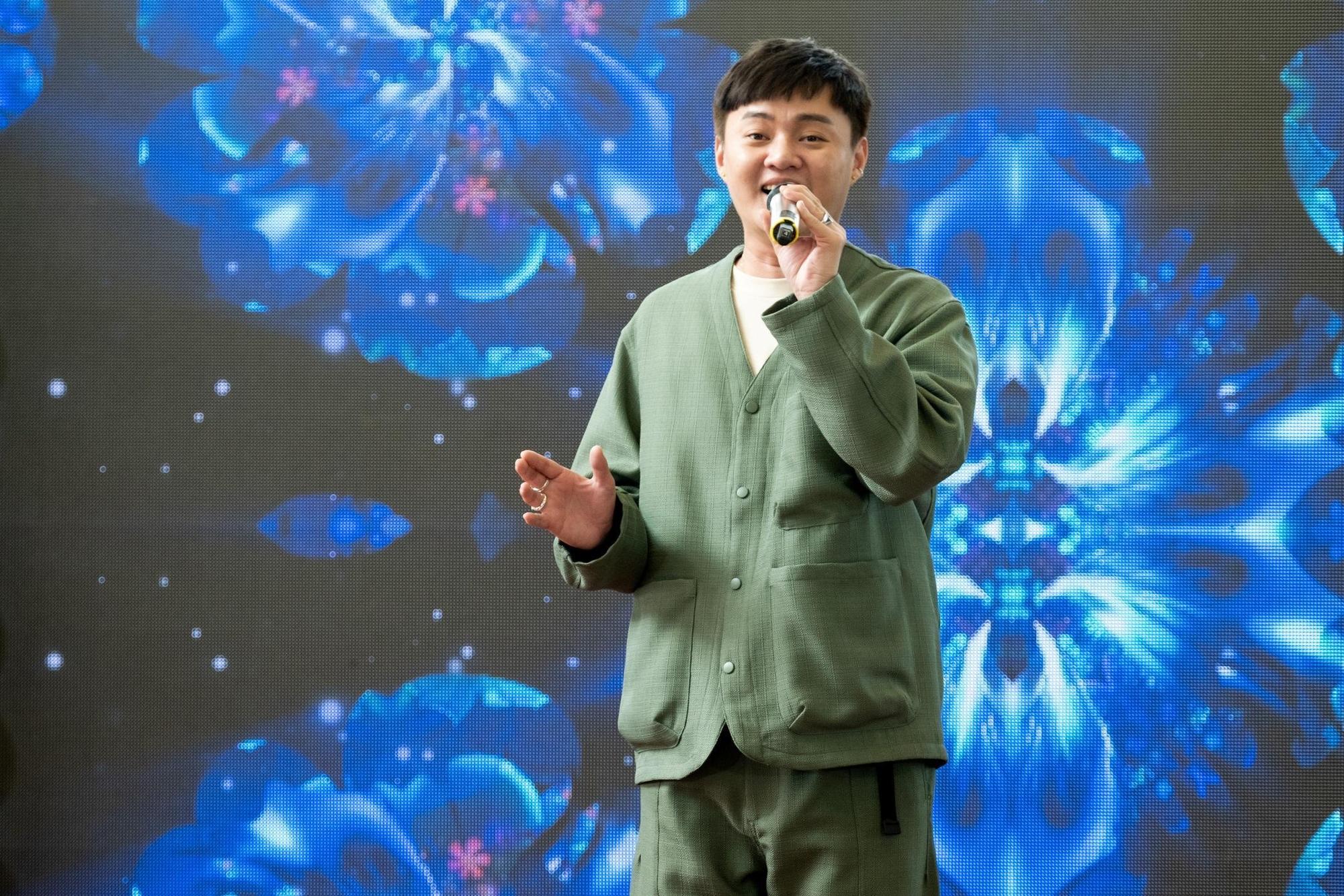 許富凱將在雙十晚會重現大師鄧雨賢的經典作品。(圖/三立提供)