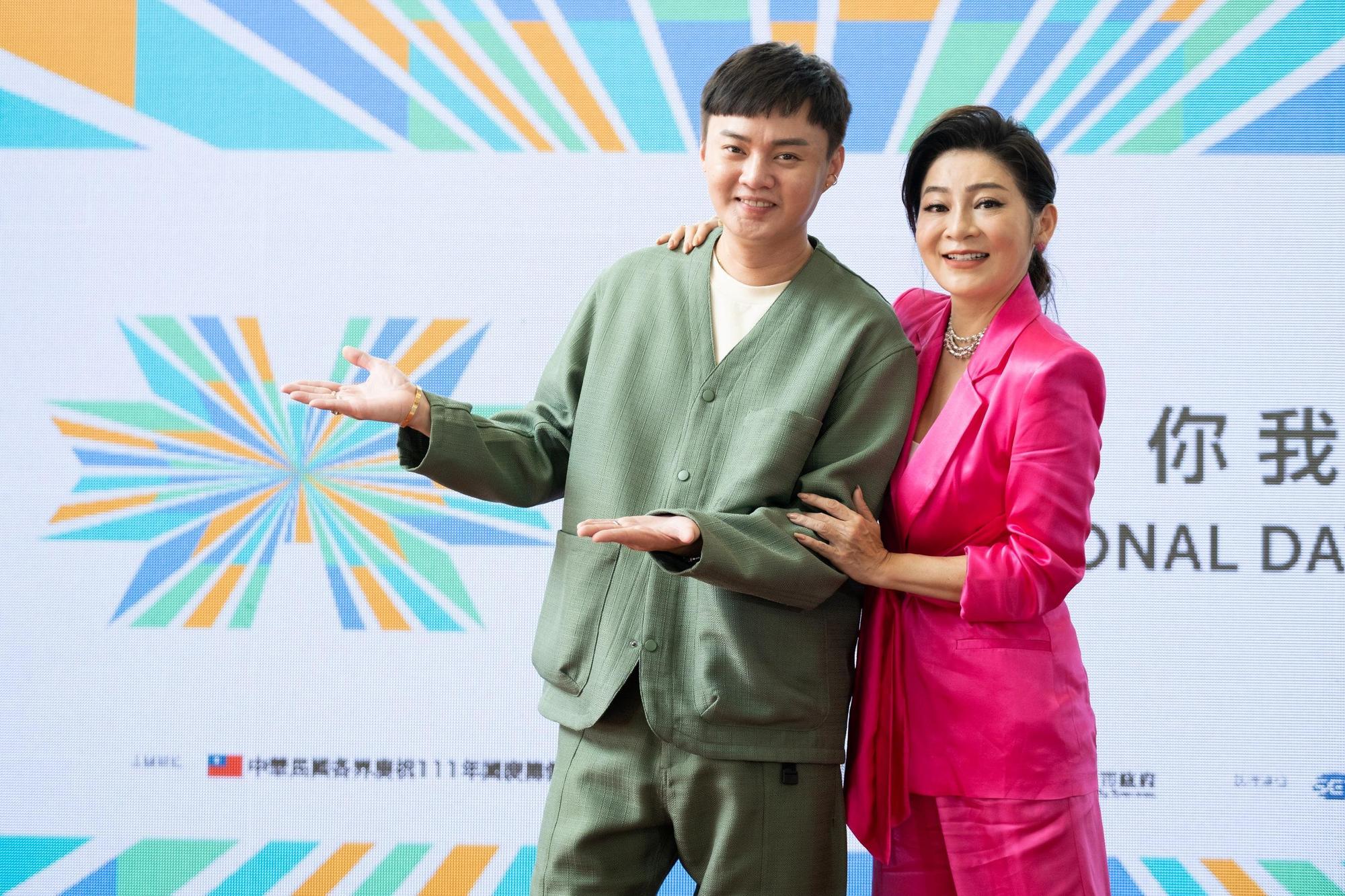 許富凱(左)、王彩樺出席雙十晚會記者會。(圖/三立提供)