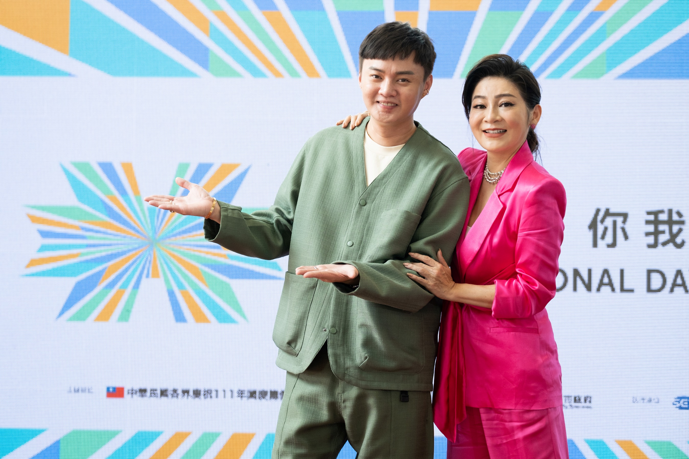 許富凱（左）、王彩樺出席雙十晚會記者會。（圖／三立提供）