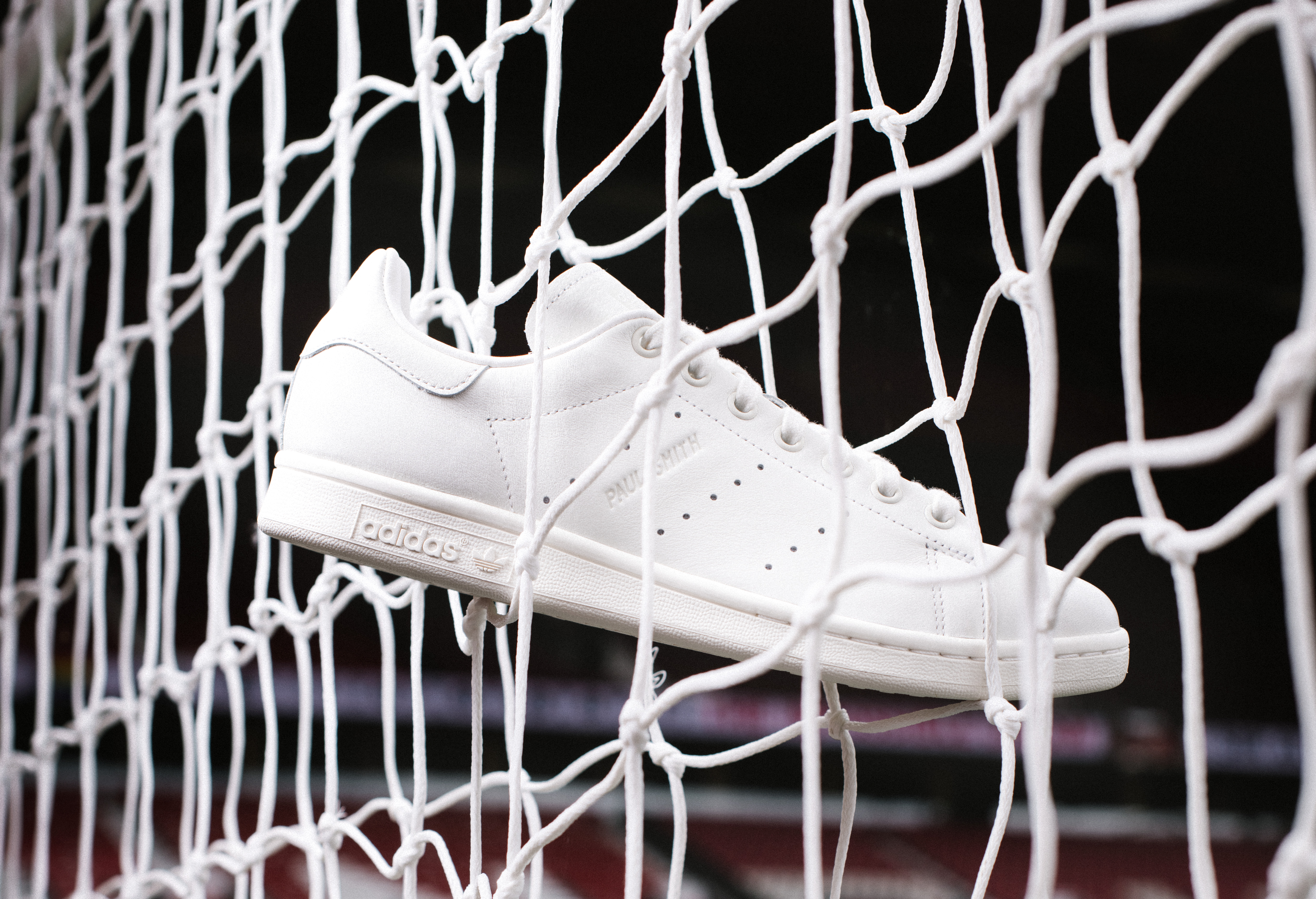 Paul Smith X Stan Smith聯名鞋款全球限量1,946雙。（藍鐘提供）