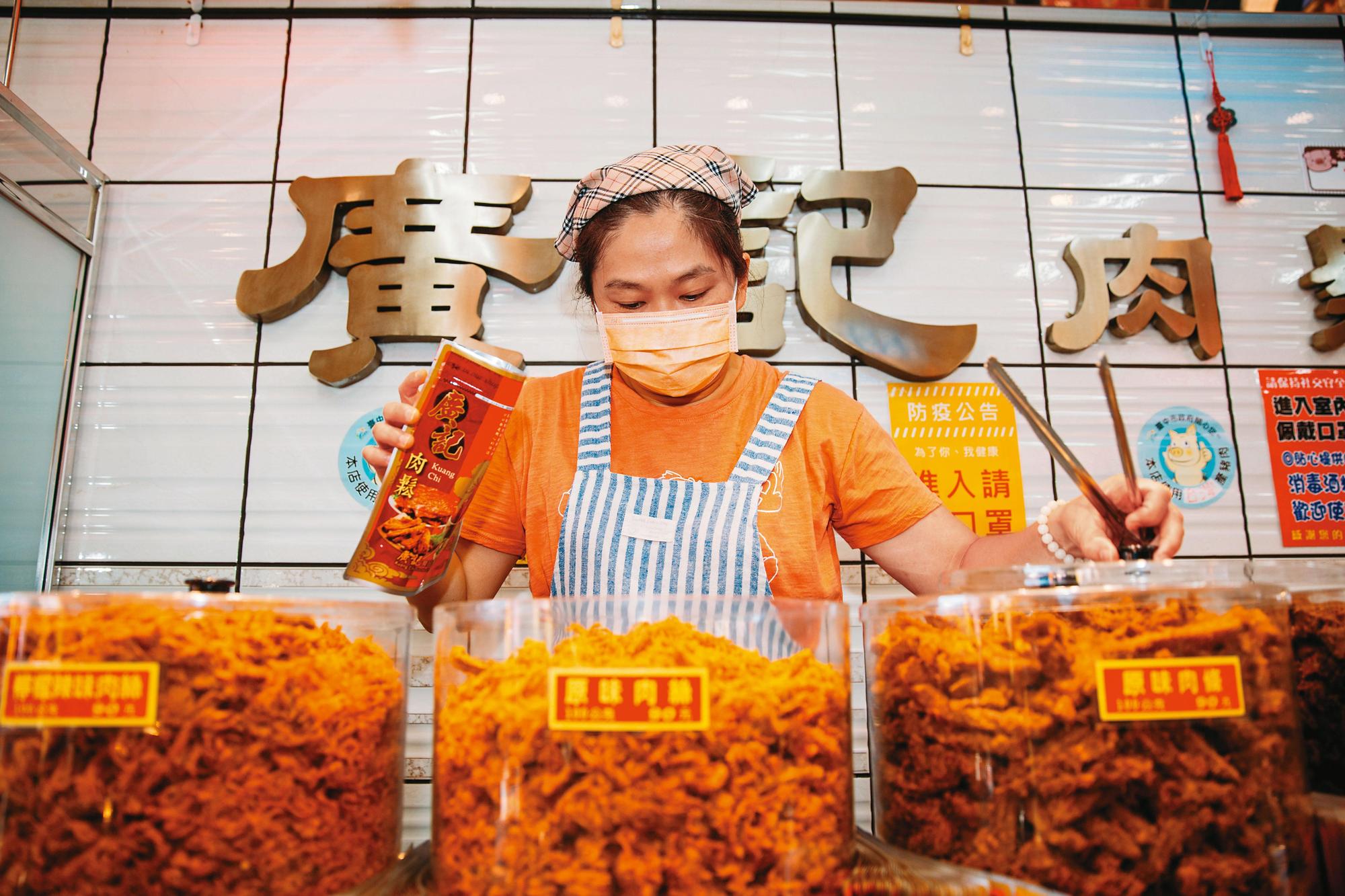 在第三市場飄香近一甲子的廣記肉鬆專賣店,是許多在地人採買伴手禮的首選。