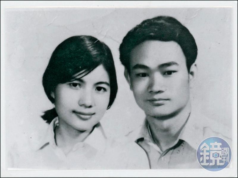 吳晟常說自己動口不動手，耕讀種樹的生活，端靠太太莊芳華打理。（吳晟提供）