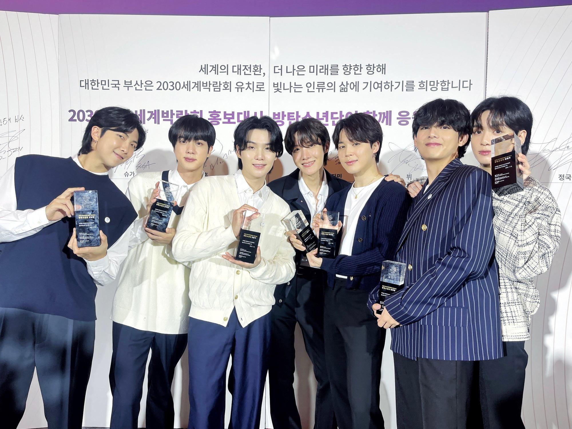 BTS防彈少年團是韓國釜山爭取世博會主辦的宣傳大使,將在10月中舉辦10萬人演唱會。(翻攝BTS推特)