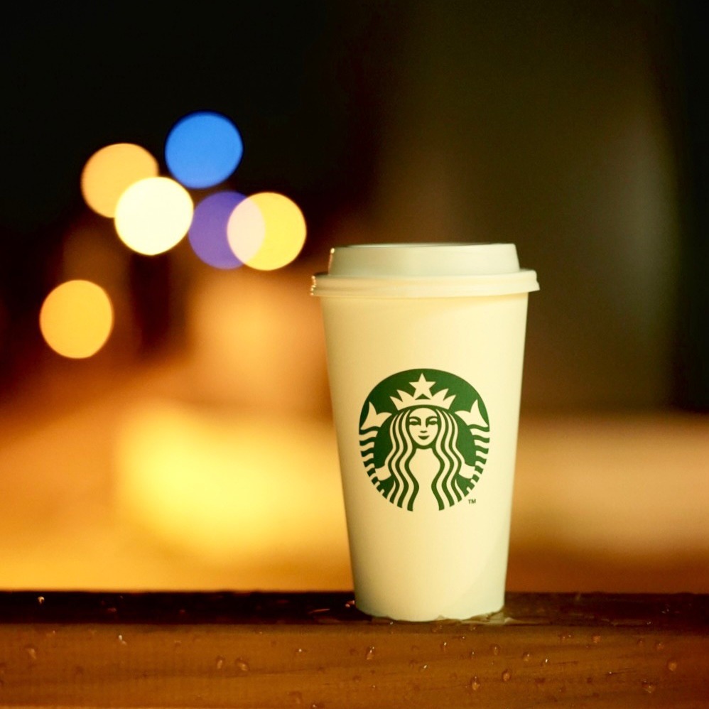 不少業者於「國際咖啡日」推出相關優惠活動。(翻攝自星巴克官方臉書)