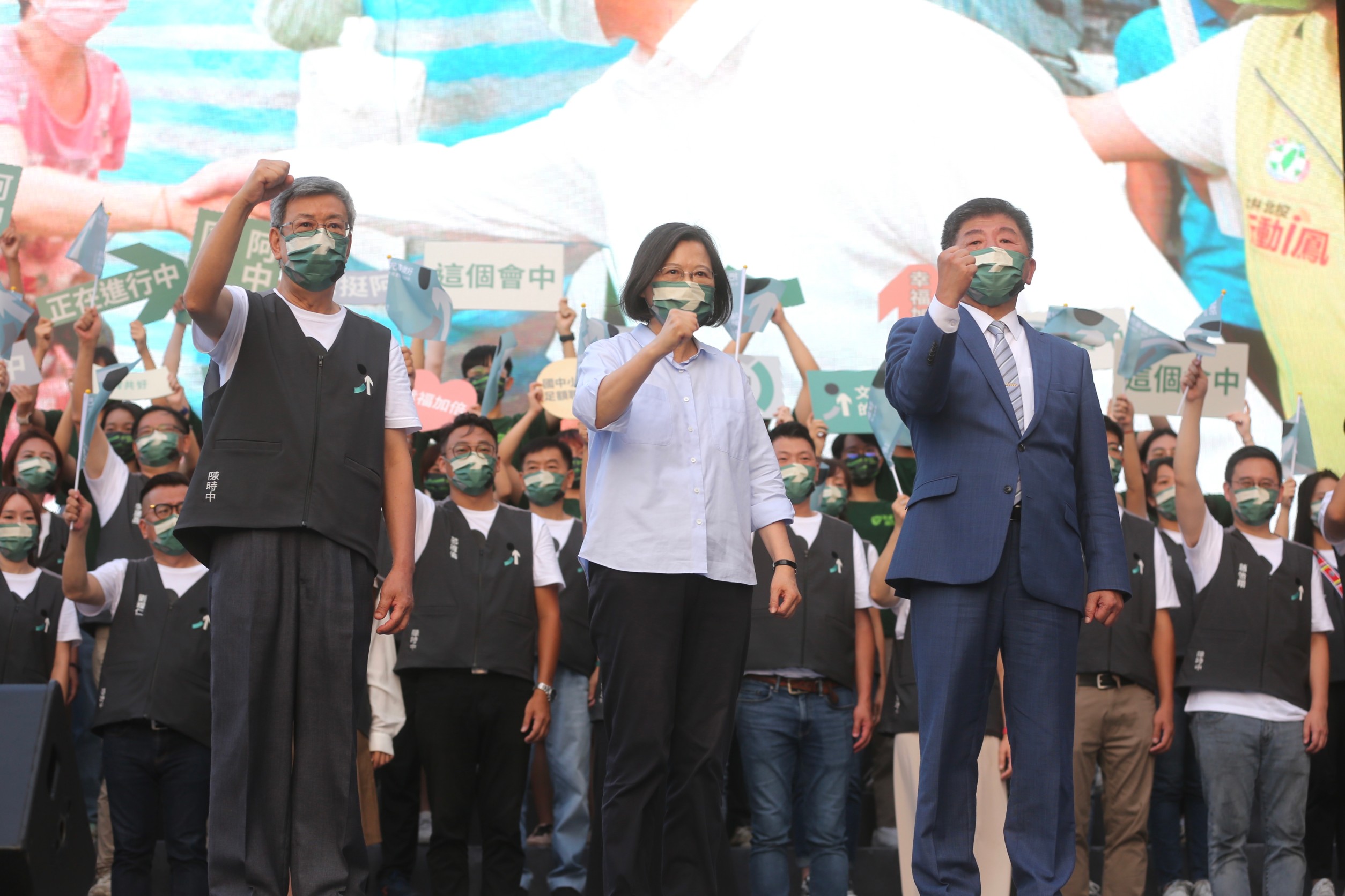 陳建仁（前排左起）、蔡英文為陳時中站台。