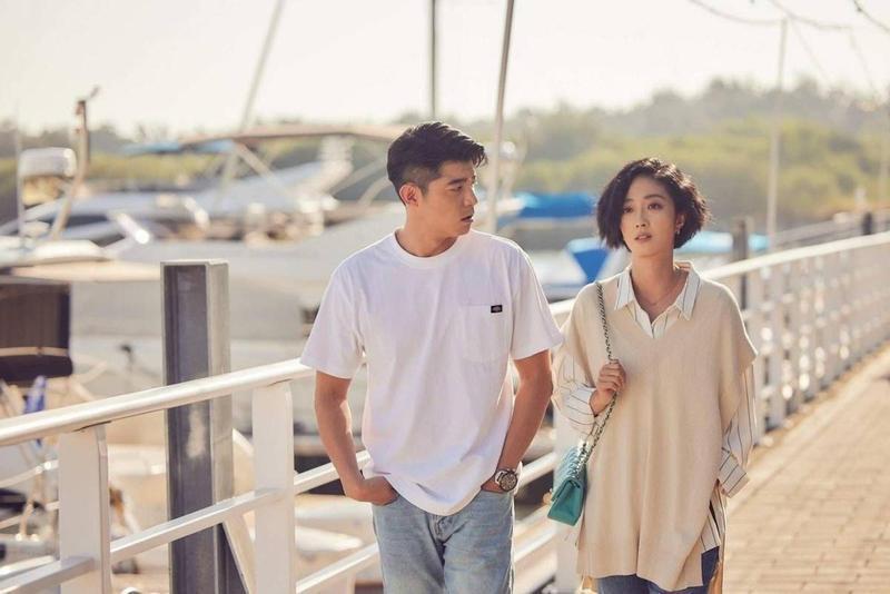 桂綸鎂（右）與王柏傑（左）主演的《台北女子圖鑑》，在網路上引發熱議。（Disney+提供）