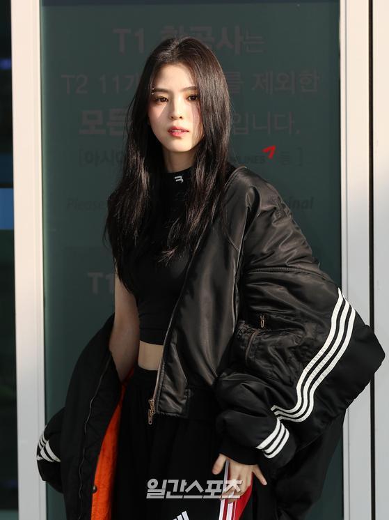 韓韶希則是選擇2023春夏與Adidas合作系列。（左：翻攝自網路）
