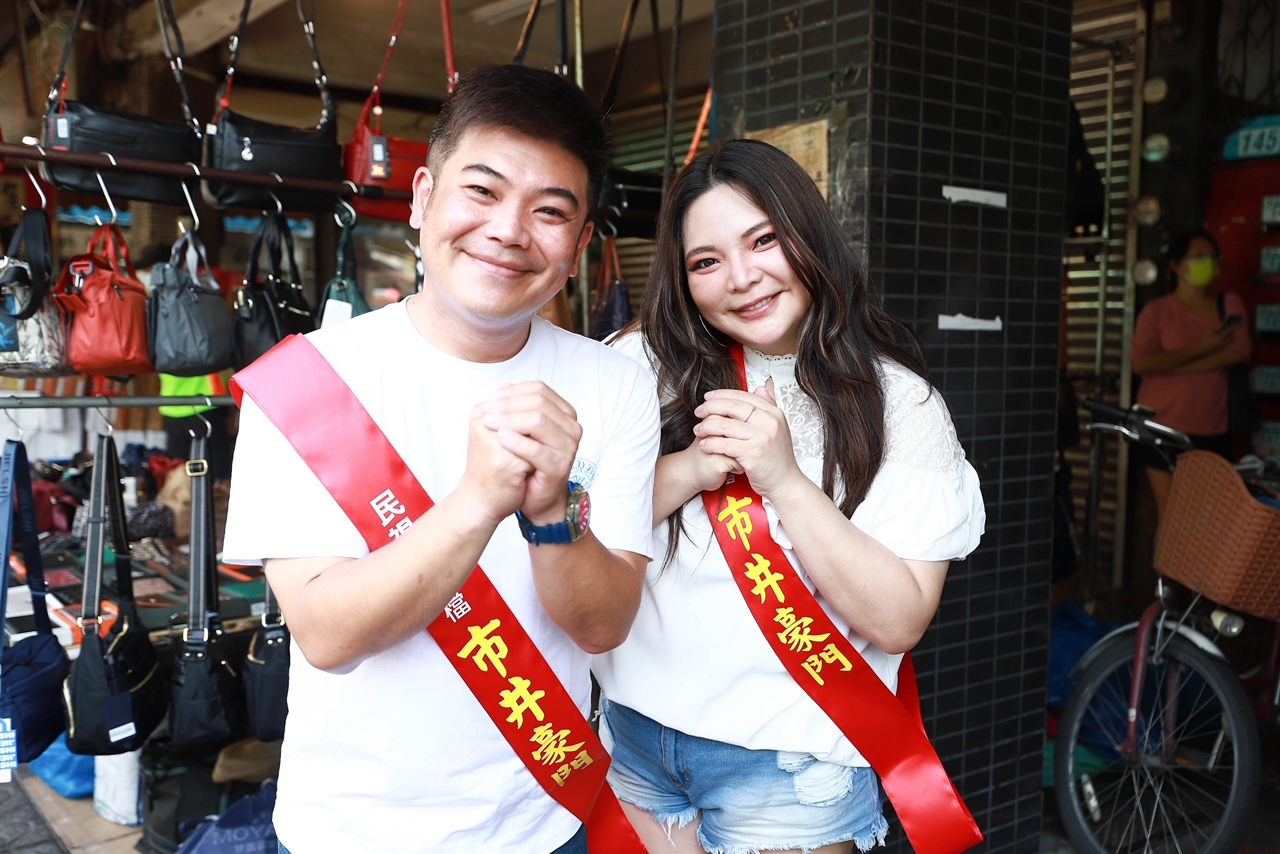 馬國畢和小甜甜在戲裡飾演市井小民。(民視提供)