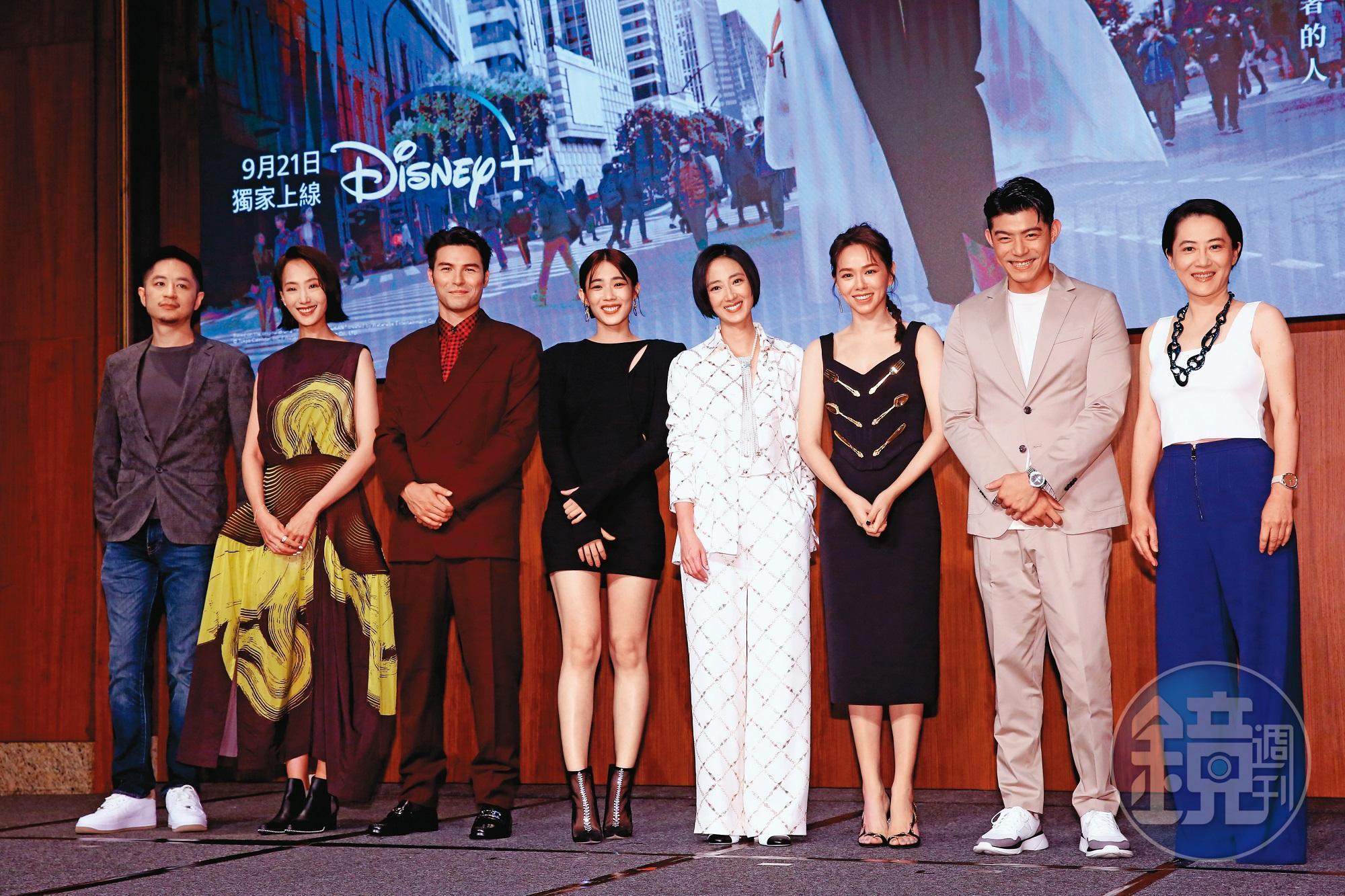 格帝集團執行長賴宇同(左起)率演員陸明君、鳳小岳、林思宇、桂綸鎂、夏于喬、王柏傑及導演李芸嬋,出席新戲上線記者會。