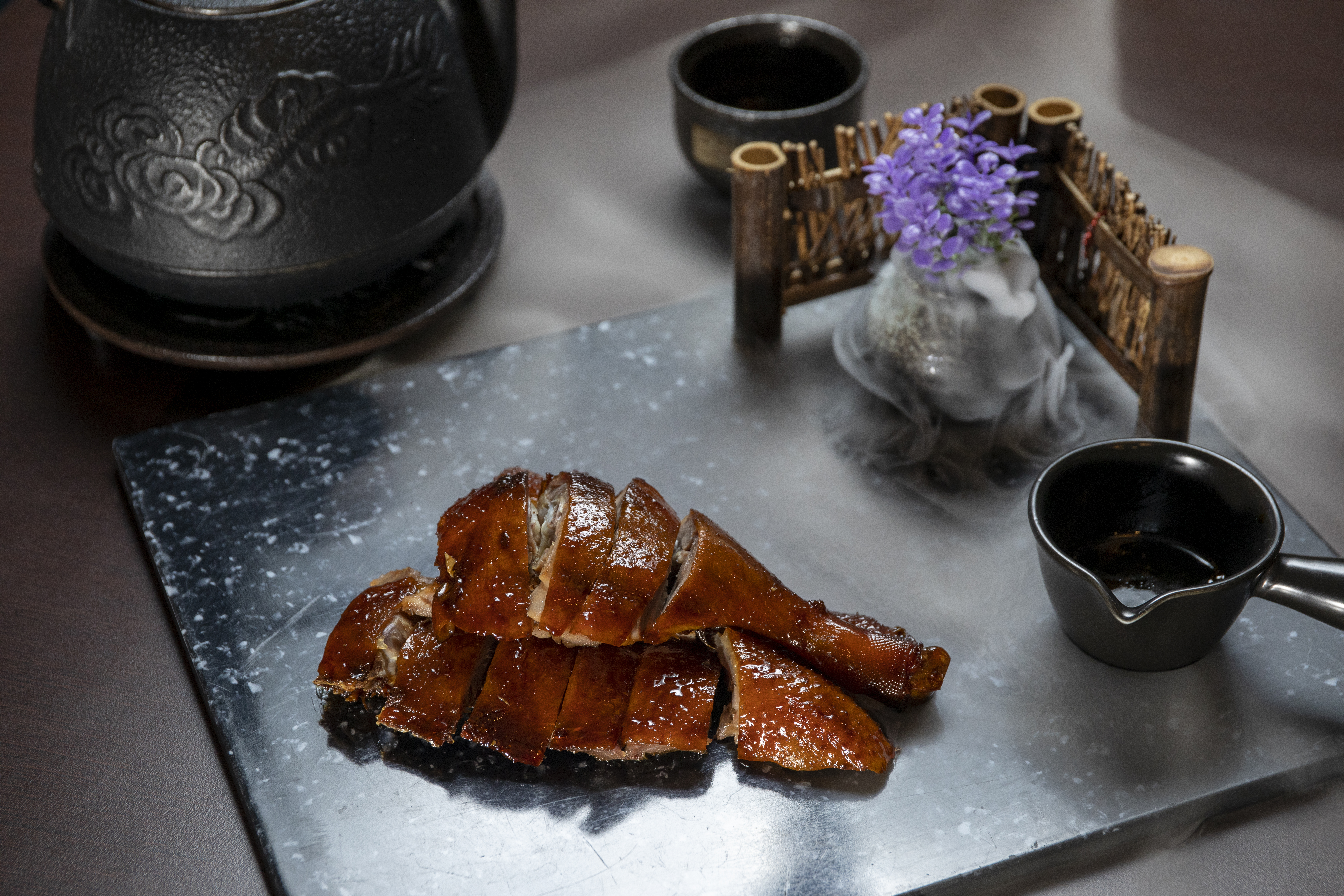 冰糖醬鴨是冬鄉小廚的招牌料理之一。（560元／份）