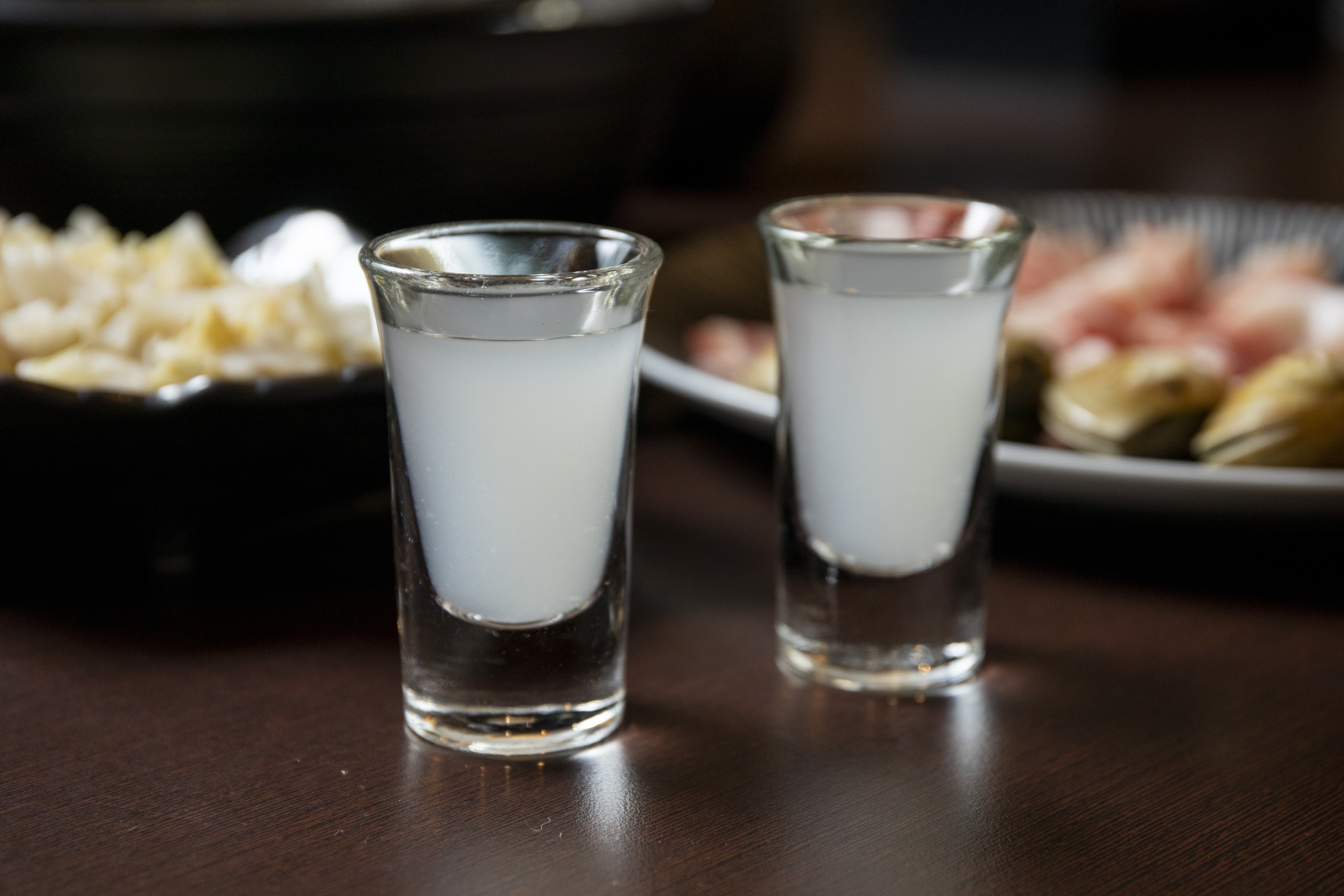 用餐前，白宇皓會請客人先喝1杯老滷汁，體驗自然發酵的酸白菜風味。