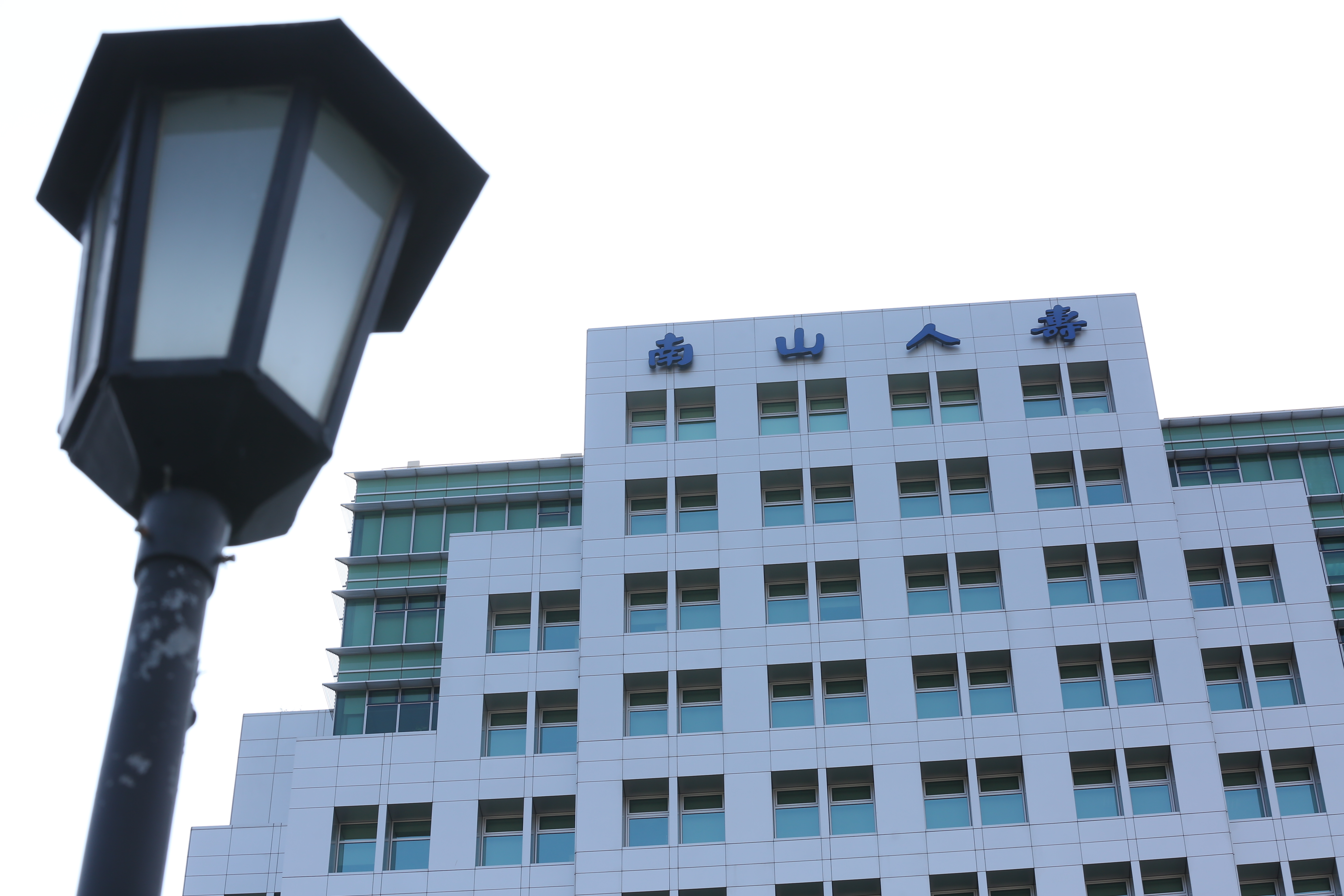 美國升息點燃壽險淨值風暴未停，南山人壽更出現淨值比轉負。