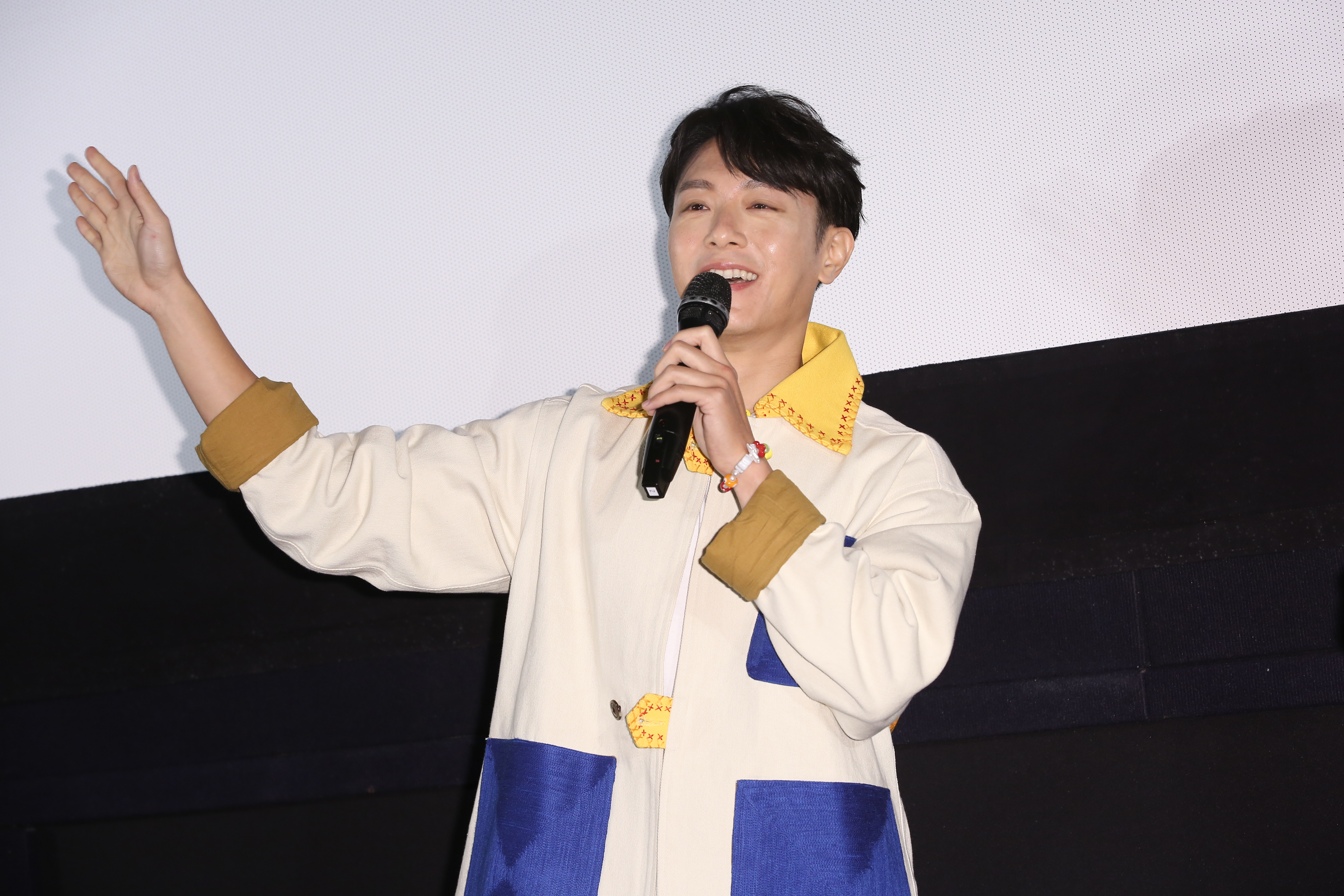韋禮安分享求婚細節，單膝下跪逼哭女友。