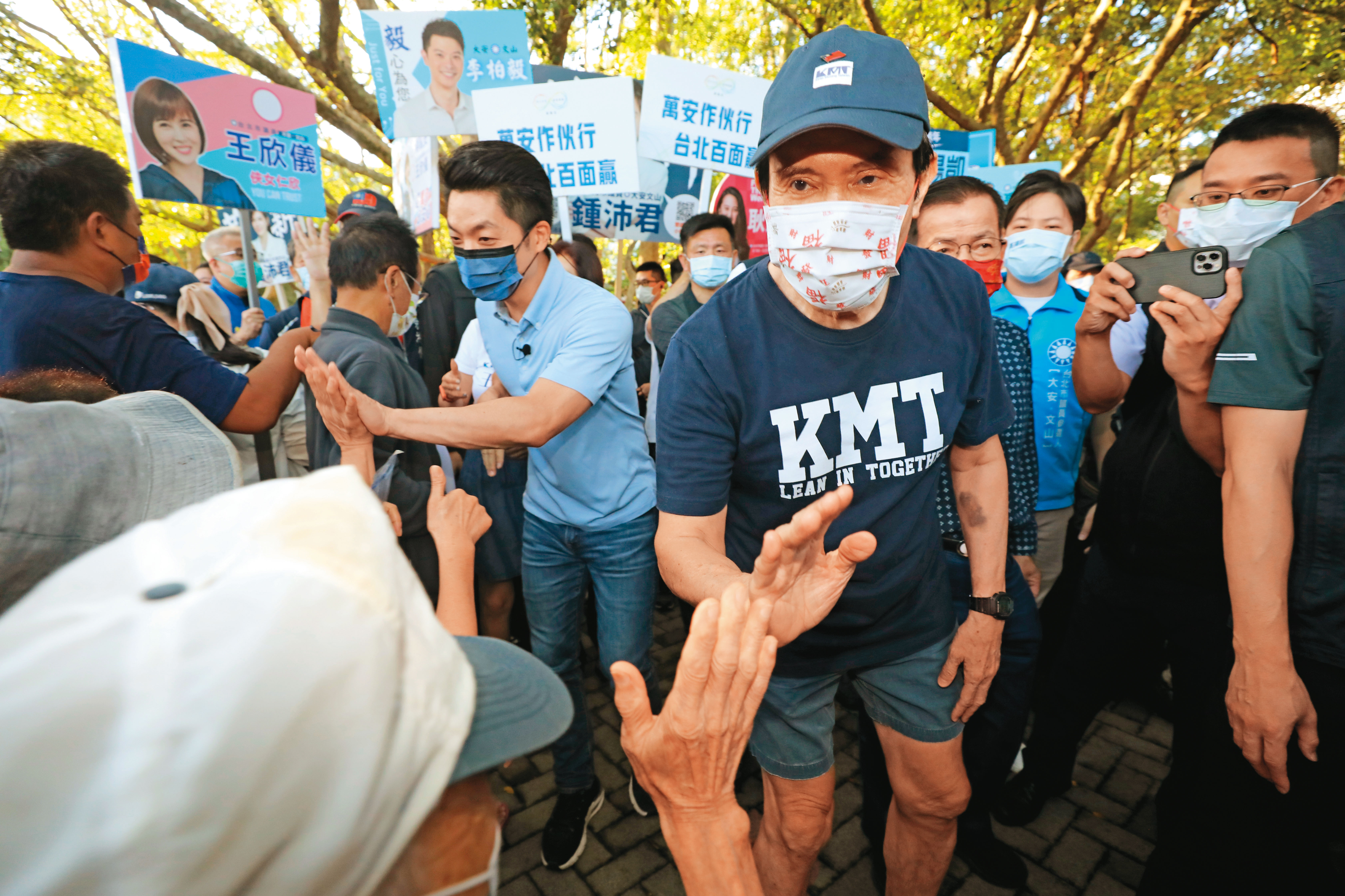 國民黨組中央助選團打團結牌,蔣萬安10月起將與前總統馬英九等黨內天王合體。