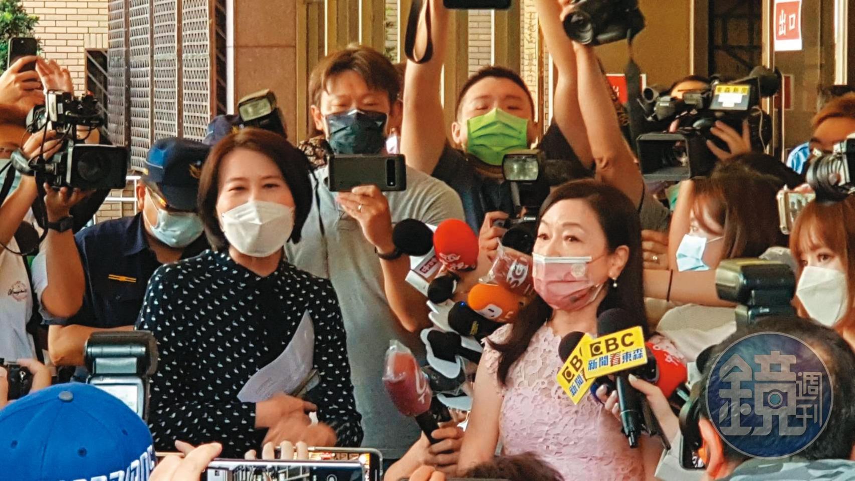媒體人周玉蔻發動蔣孝嚴緋聞議題,甚至上演與藍營議員王鴻薇的對罵戲碼,綠營坦言讓陳時中競選節奏大亂。