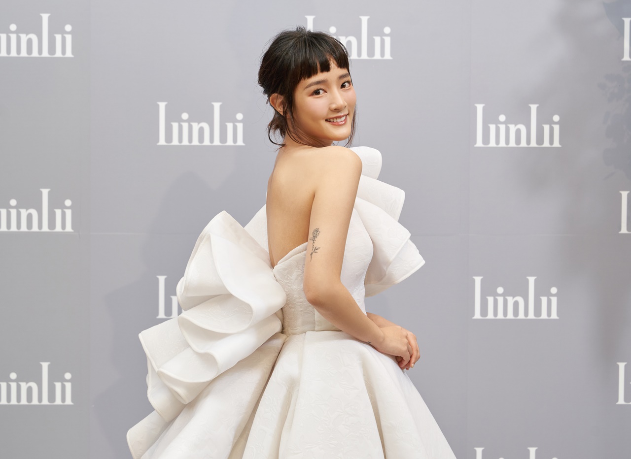 王淨以嘉賓身份出席LinLi Boutique舉辦的全球首見的環保婚紗禮服發表，身上禮服。NT$350,000。（LinLi Boutique提供）