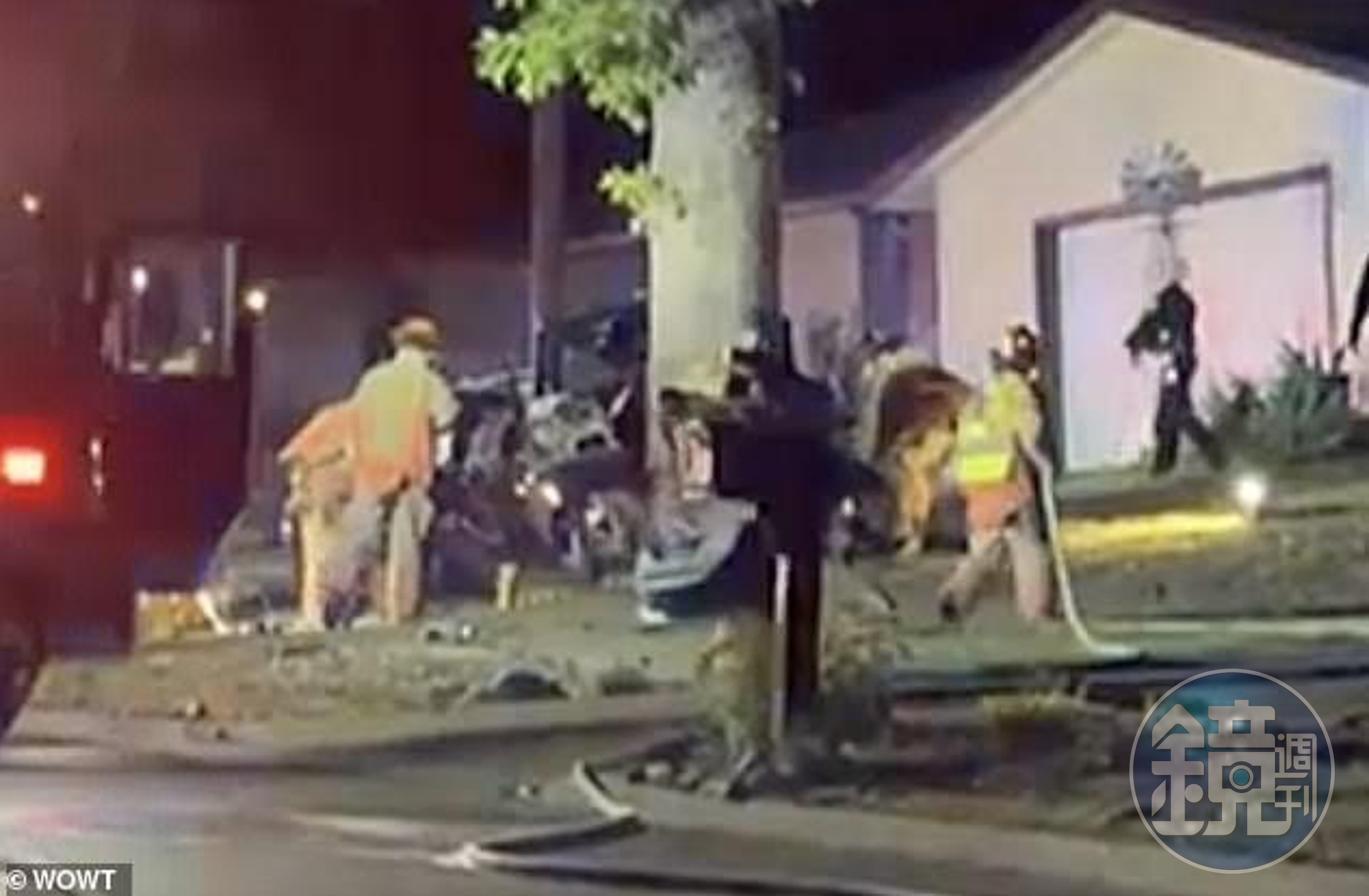 美國內布拉斯加州首府林肯市發生一起重大死亡車禍，造成5人當場死亡，1人送醫不治，警消接獲車上乘客蘋果手機自動偵測車禍通報到場搶救。（翻攝推特@MikeSington）