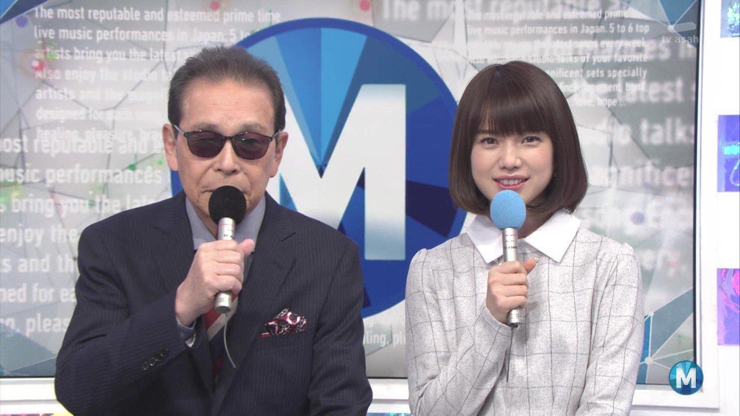 弘中綾香(右)進入朝日電視台沒多久後就成為《MUSIC STATION》主持,與塔摩利搭檔。(翻攝自朝日電視台畫面)