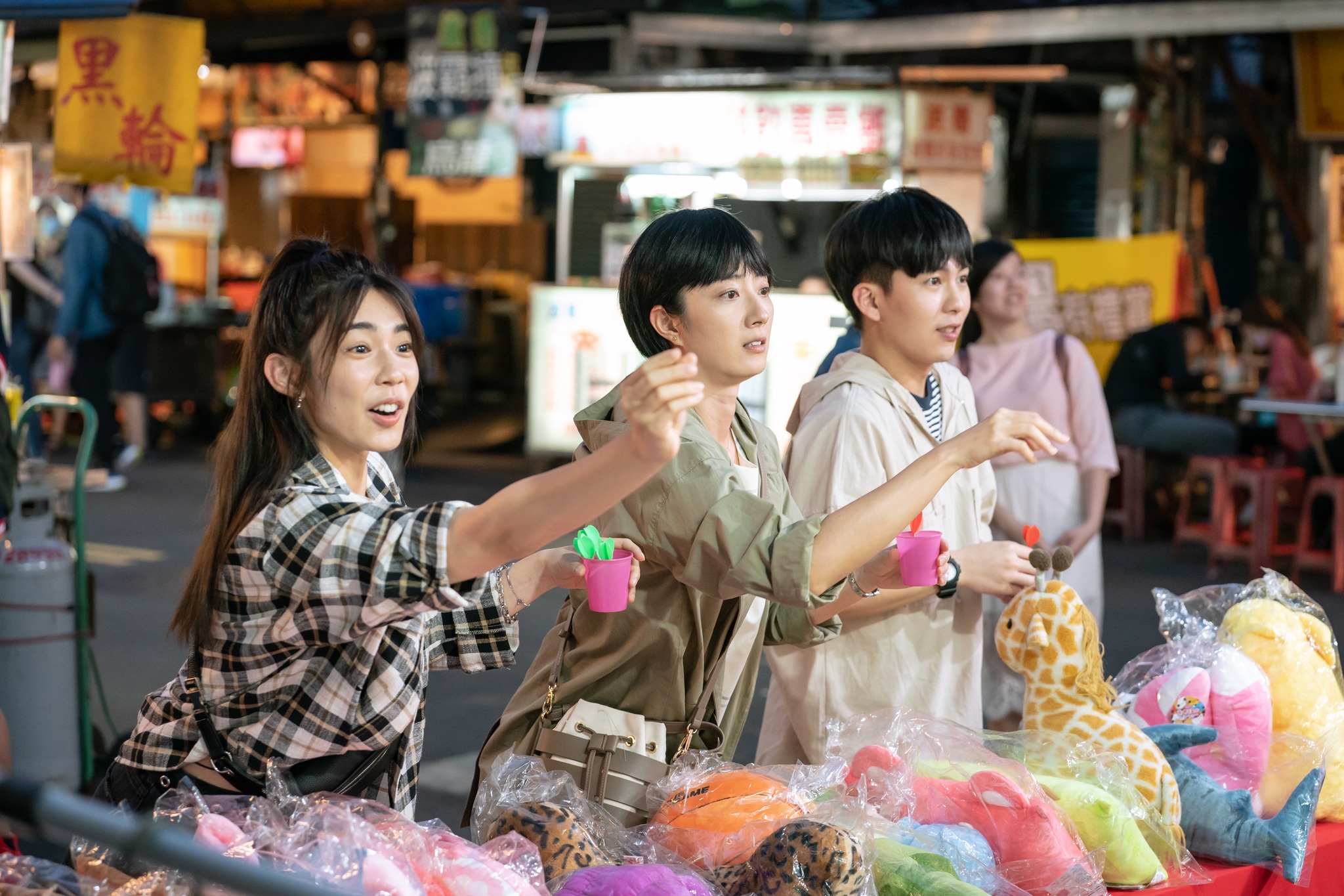 桂綸鎂(中)主演的《台北女子圖鑑》開播後話題不斷。(翻攝自Disney+臉書粉專)