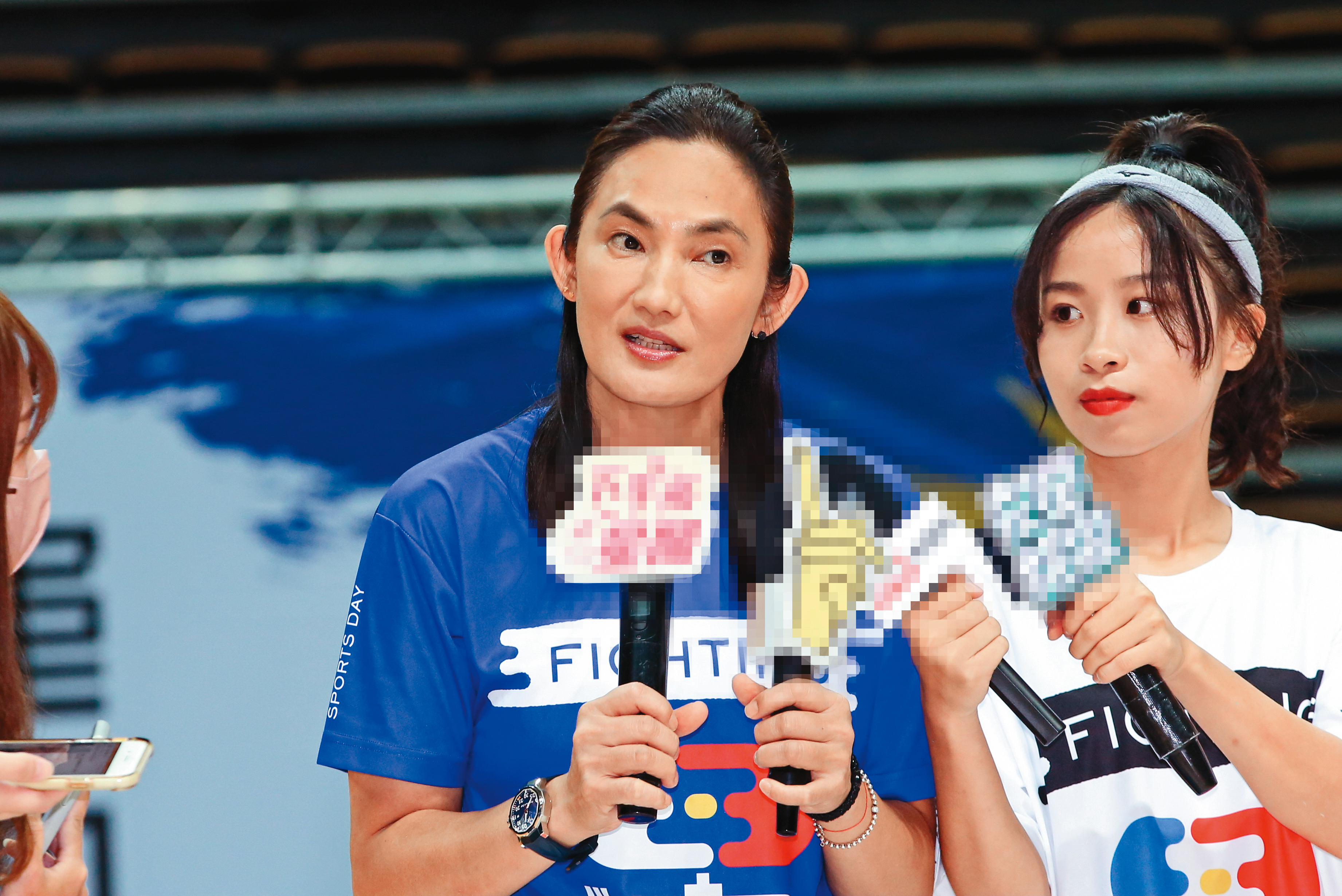 日前錢薇娟（左）接受本刊訪問，吐露她帶《全明星運動會》藍隊的心路歷程，尤其第4季賽事成績暫居劣勢，但她自省需要改變方式，希望未來能拿下更棒的戰果。右為賴Ki。