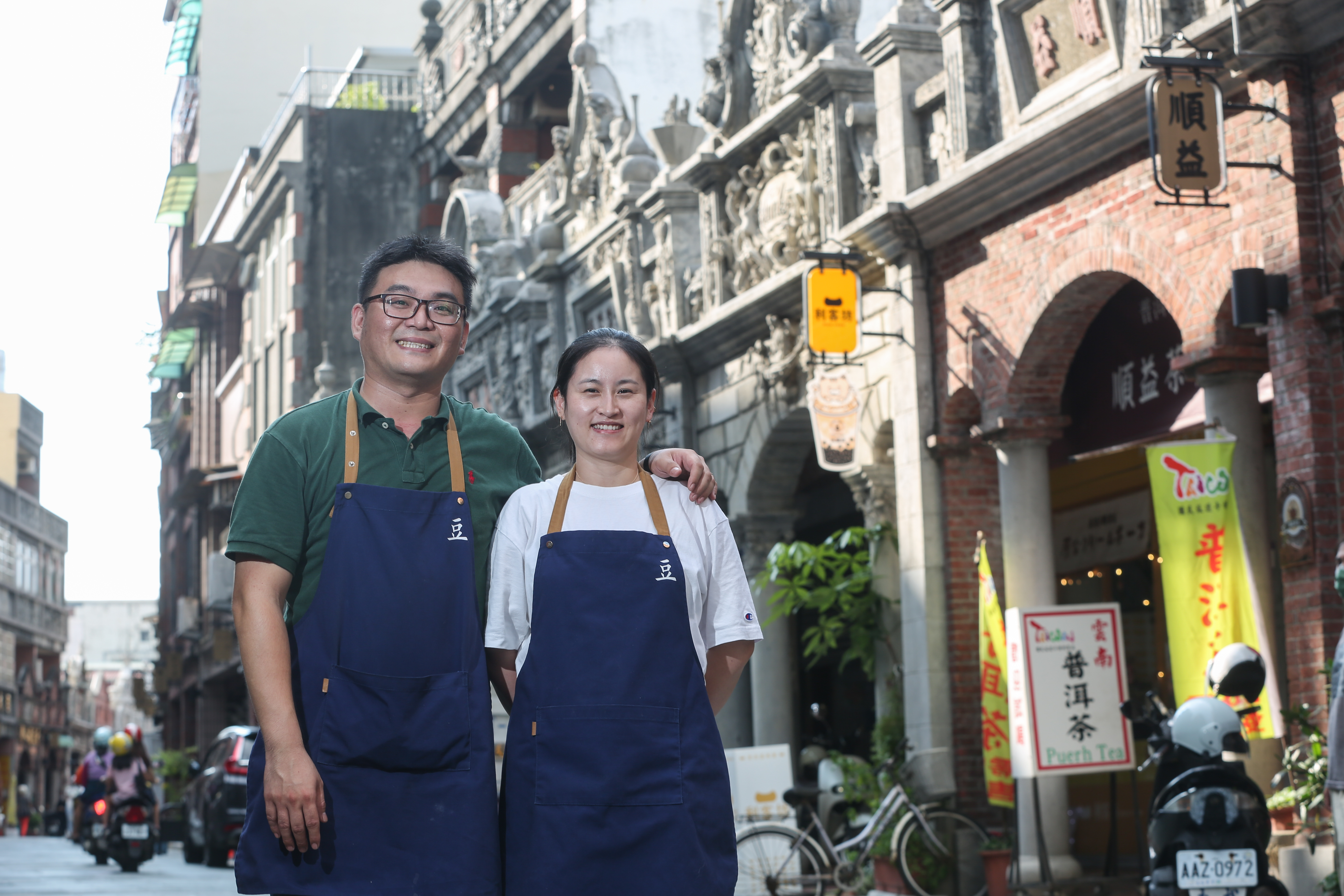 陳履安（左）原本是台商二代，2020年初和太太李威（右）一起回台創業。