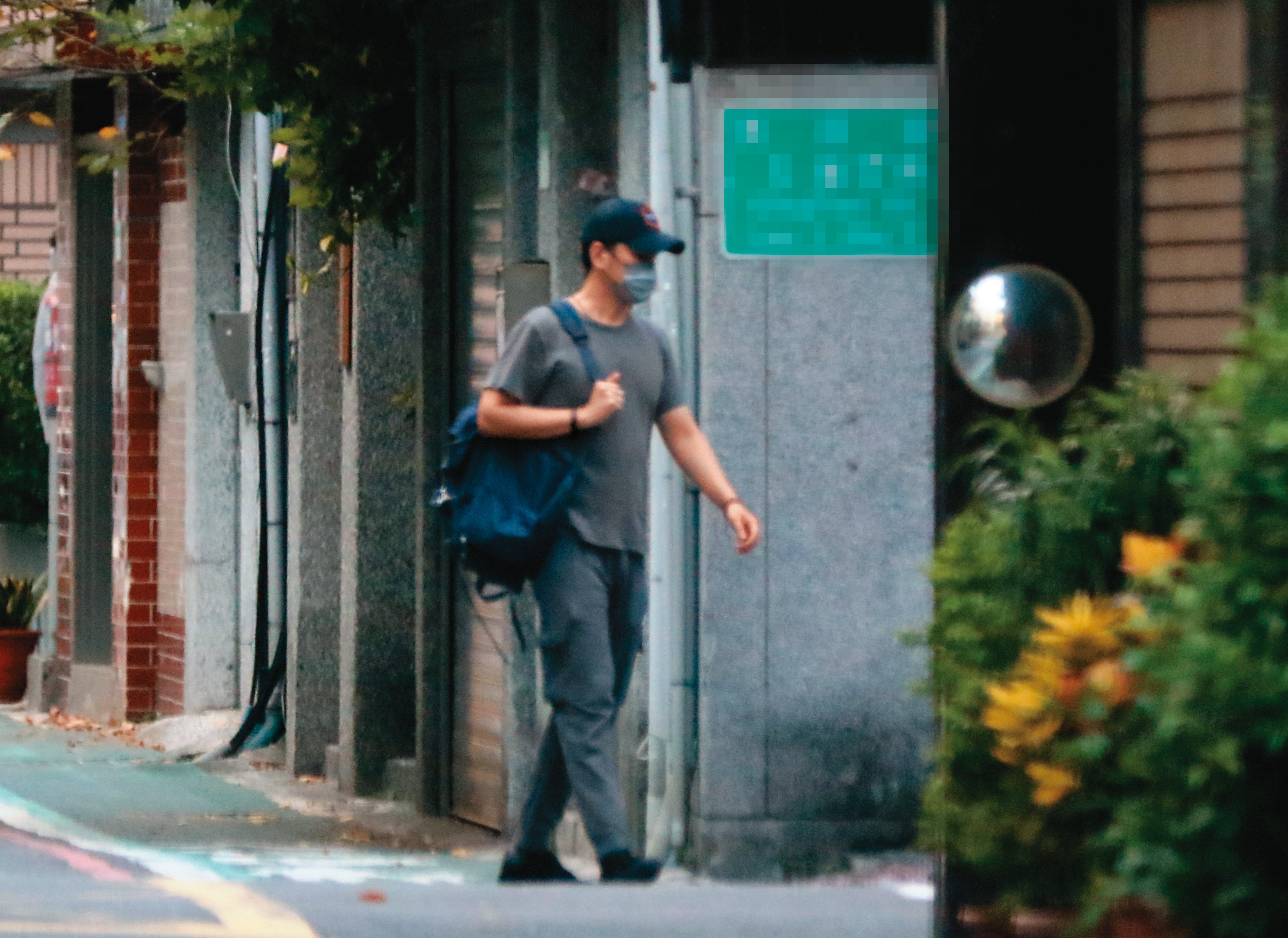 9月29日16:58，回家不久後，隆宸翰也進魏家，時間抓得恰恰好。
