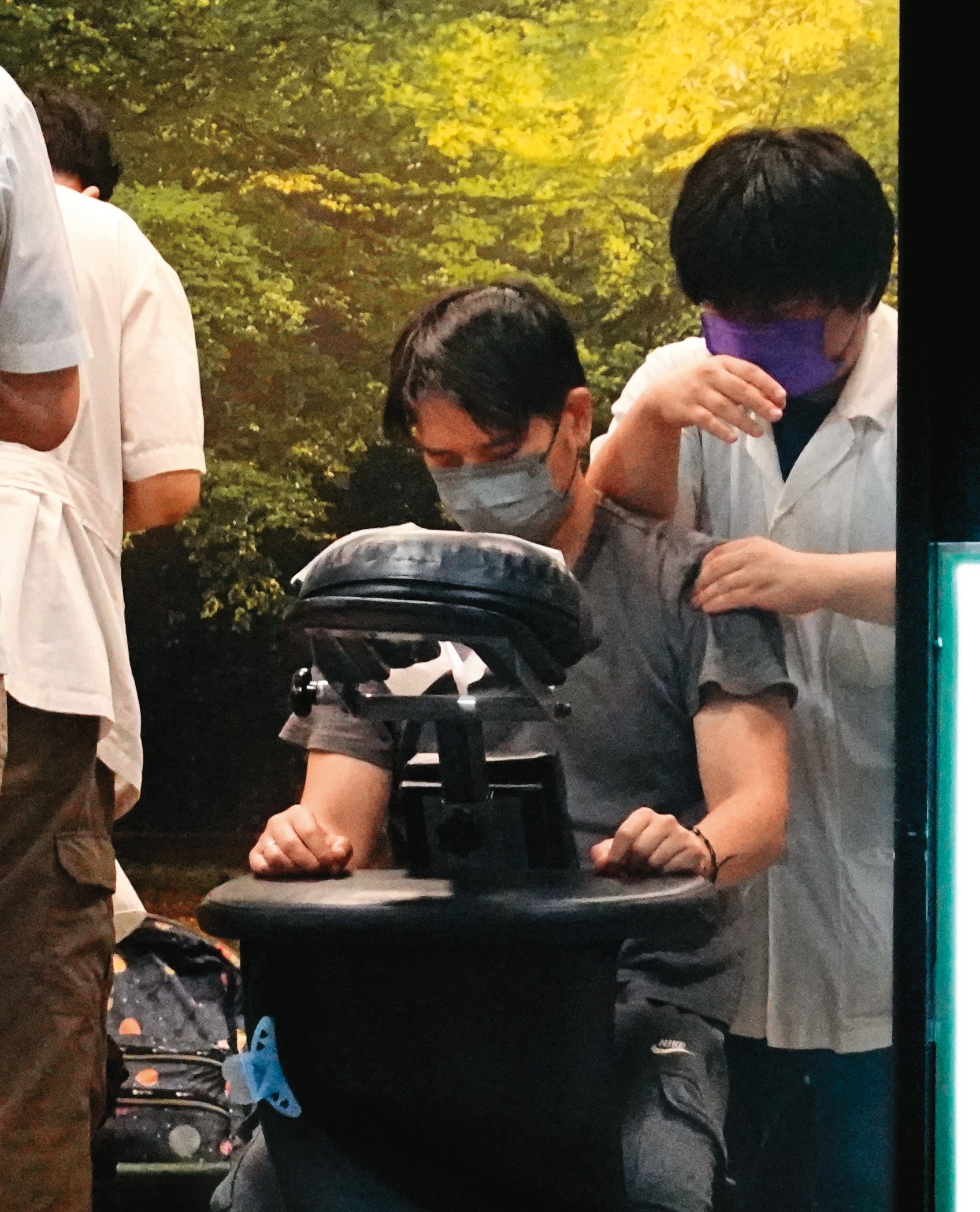 9月29日20:00，回家途經台北車站，隆宸翰跑去按摩半小時，讓自己鬆一下。
