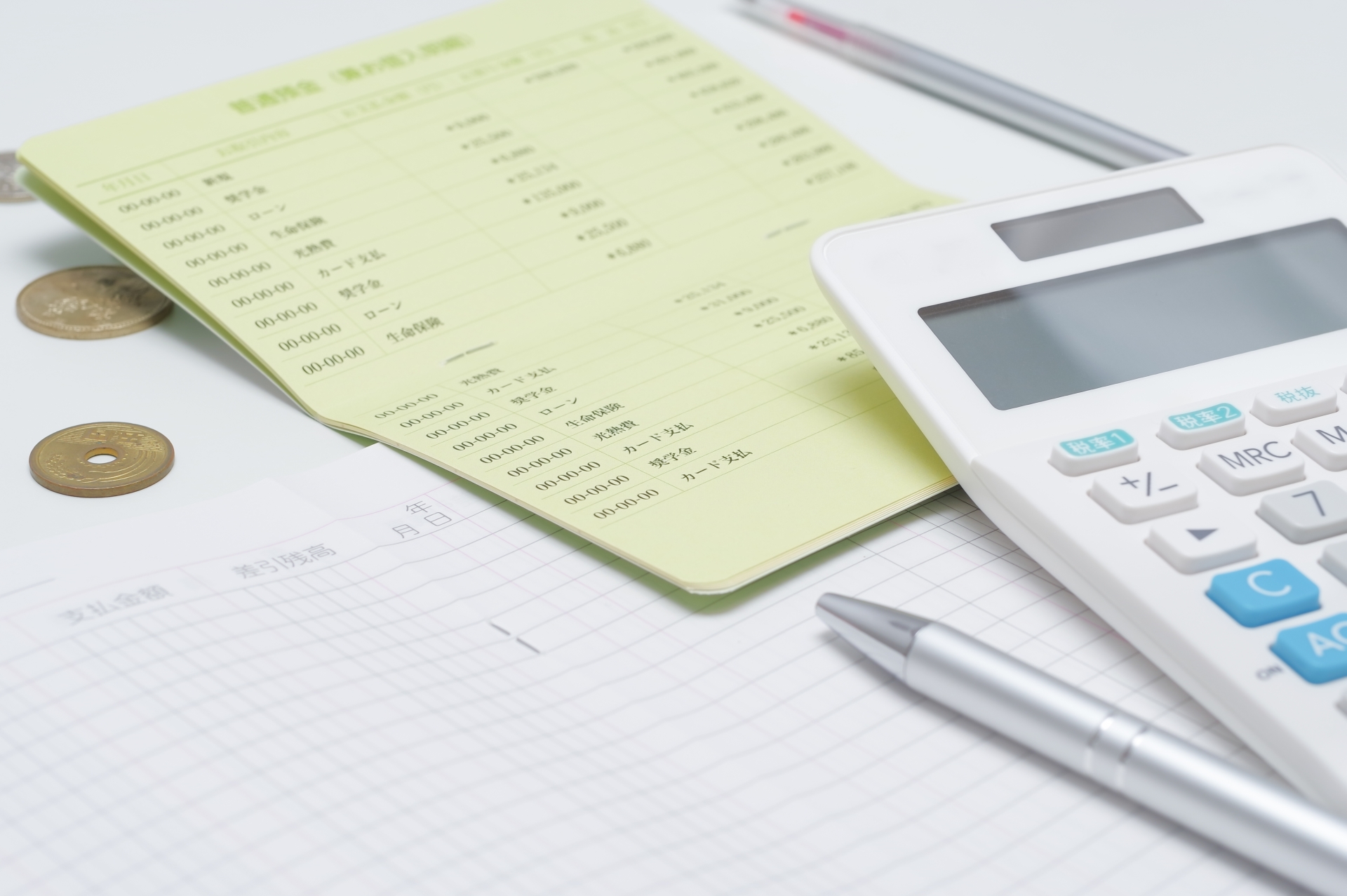 男網友服役4年由父母代存薪水140萬，退伍後新婚想買房，未料父母竟回只剩30萬。（示意圖，photoAC）