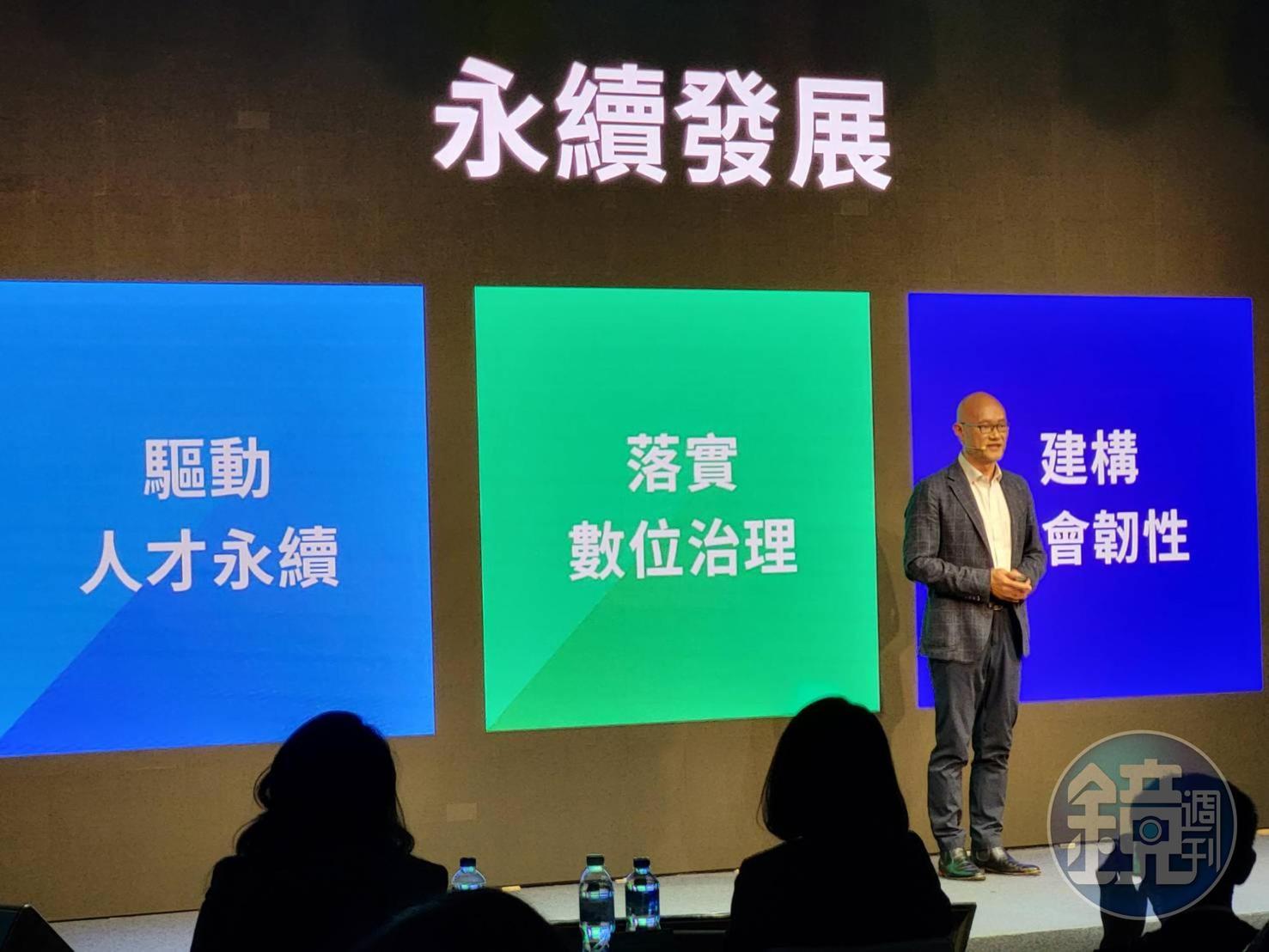 陳立人暢談LINE對企業及校園人才培訓,還有各項公益活動參與,同時利用網路視訊提供嶄新服務,未來還要結合通訊、娛樂內容、數位行銷、電商及金融科技等領域擴大營運。