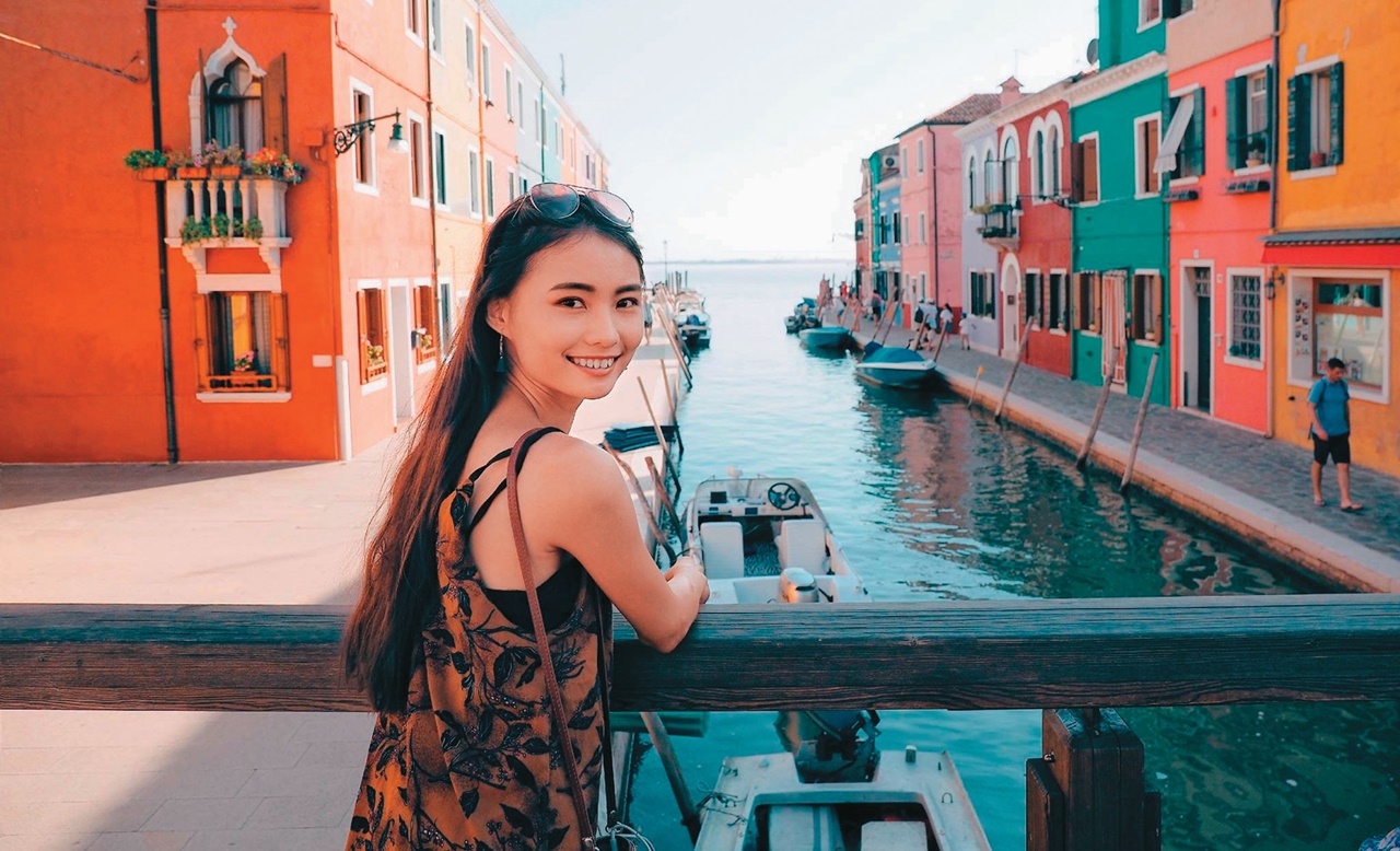 卓霈欣因進修前往英國，持續演繹自己的創作觀。