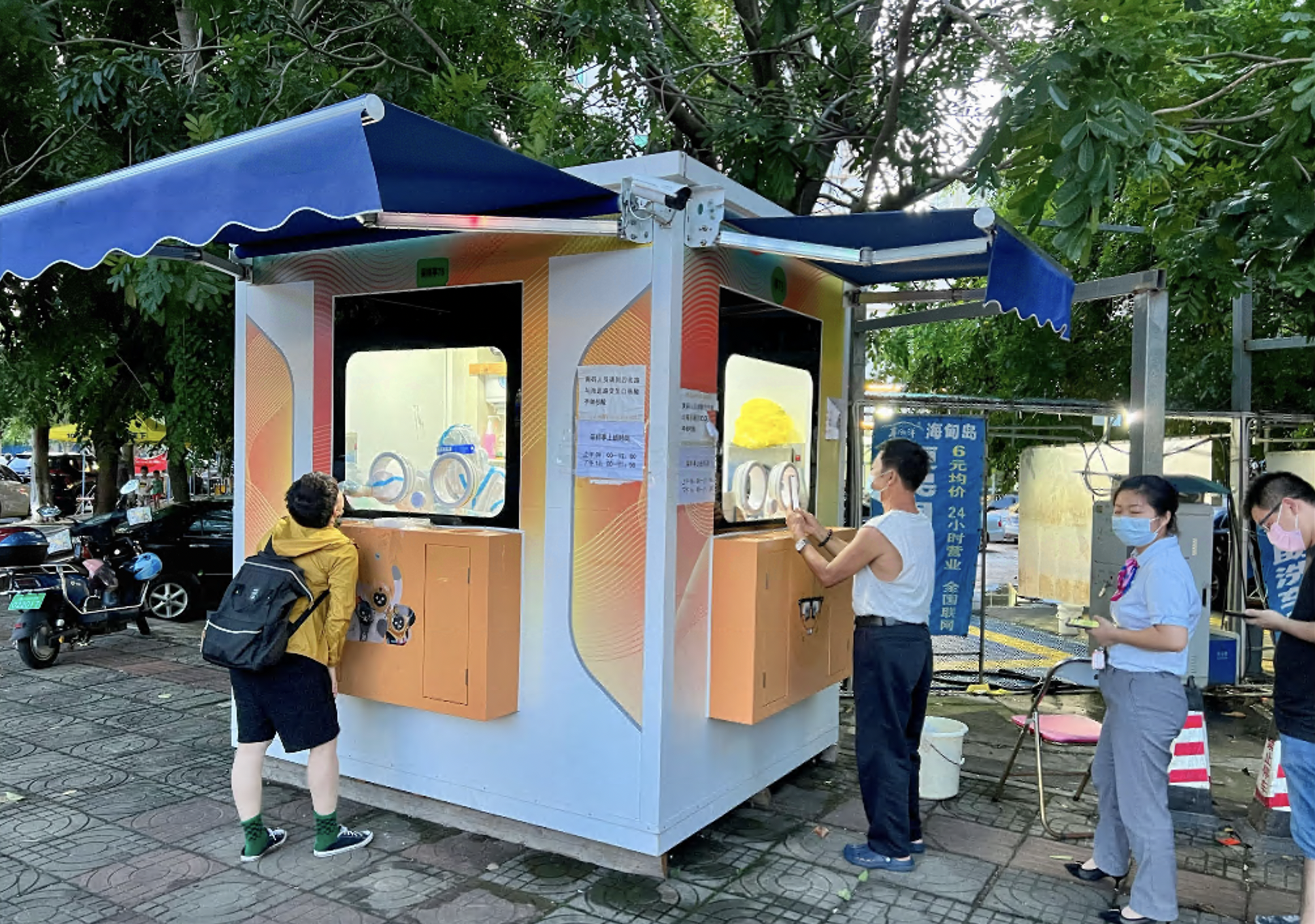 中國海南省三亞市再爆疫情,當地不敢大意,嚴格執行控管,要求民眾和遊客都需進行核酸檢測。(示意圖,翻攝自微博@taichi梁)