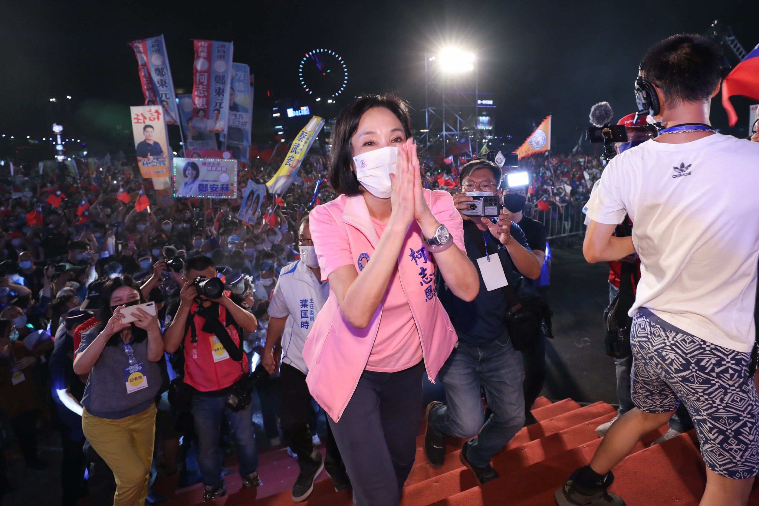 柯志恩今天跑行程時，被問到是否會積極邀韓國瑜站台，她回應表示，「我想高雄是柯志恩在選舉，我還是會繼續走我自己的路」。（本刊資料照）