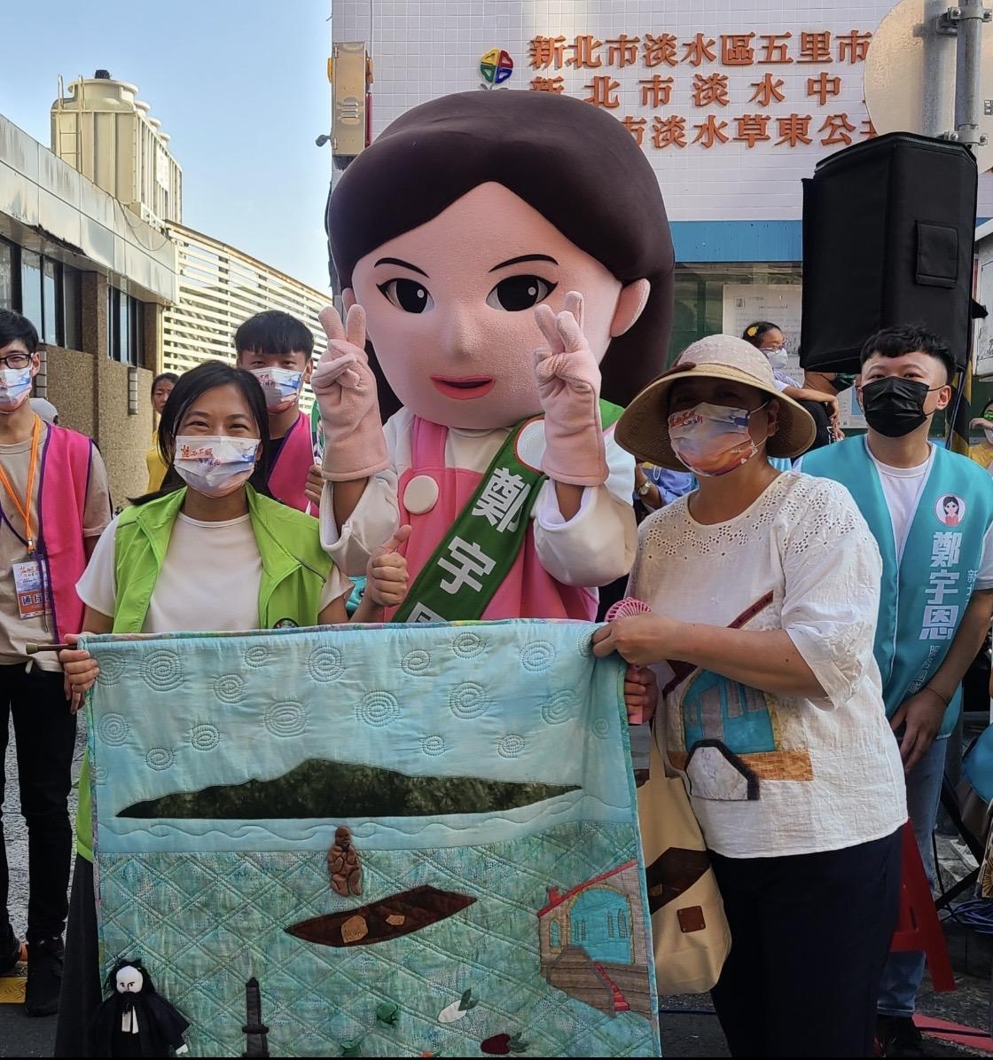 挺肚拚連任的新北市議員鄭宇恩和她的分身（鄭宇恩提供）