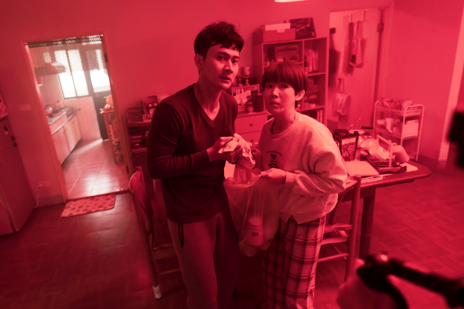 金馬獎最佳新導演徐漢強劇集新作《聖筊》，由金馬得主劉冠廷、金鐘女配孫可芳飾演走味夫妻。（金馬獎執委會提供） 