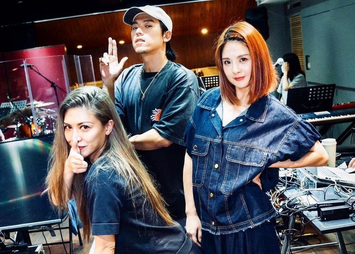 艾怡良、郭靜及HUSH則在練團室假扮起「霹靂嬌娃」帶大家一起跳蛇舞。（愛之日常音樂節提供）