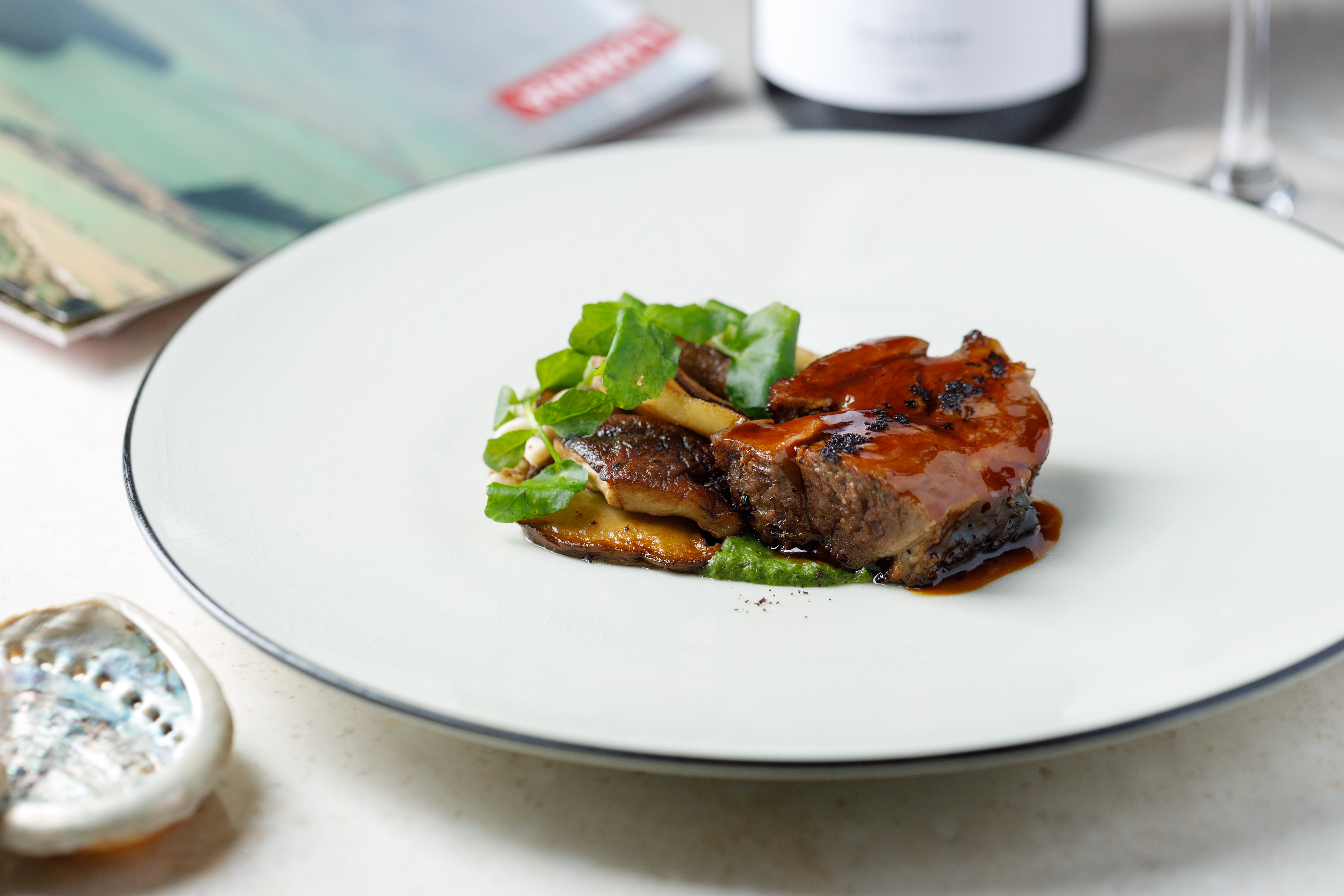 以Lumina和羊搭配鮑魚做的料理，風味鮮明獨特。