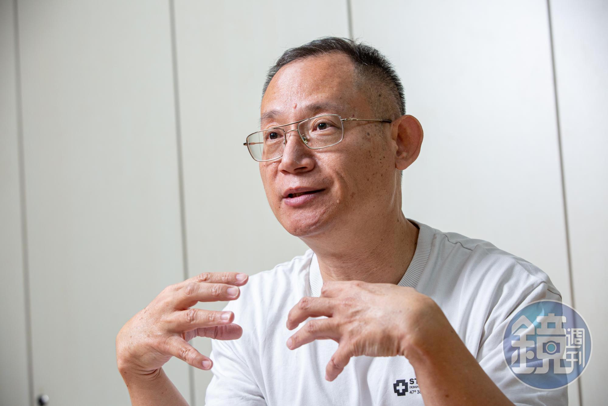 果陀劇場營運長葉向華表示，果陀除了持續開發大型劇目，也會投入更多心力製作中小型的演出。