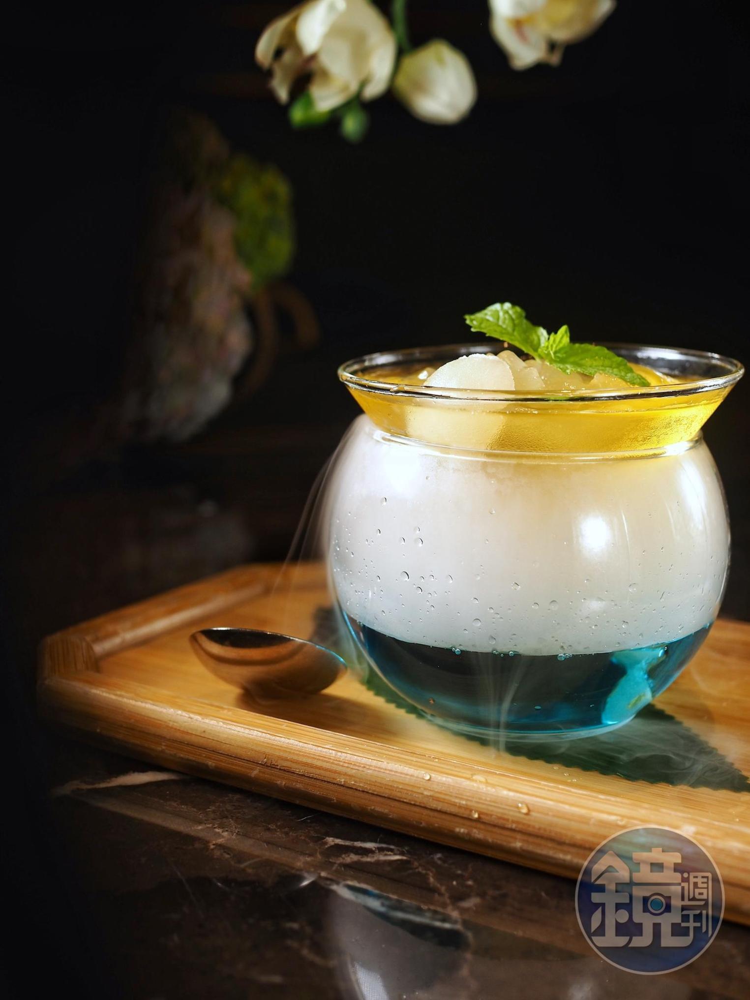 外觀仙氣飄飄的網美風甜品「冰鎮清爽蘆薈香茅愛玉凍」，有檸檬和薄荷的清新，很適合當成海鮮大餐的收尾。（248元／份）