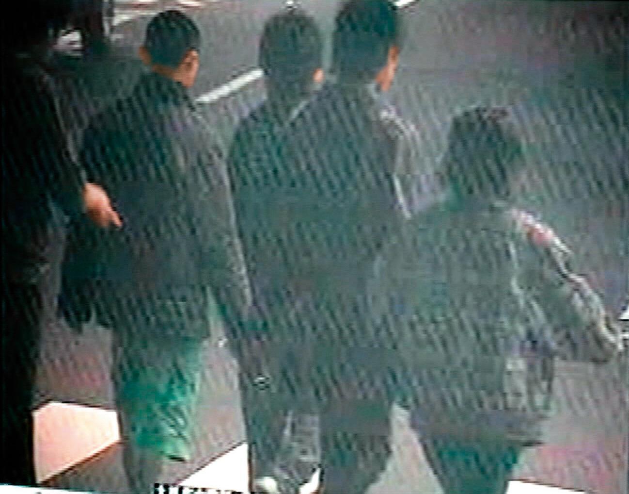 警方一路追查歹徒蹤跡，查到他們曾出現在埔里交流道旁的超商。（翻攝畫面）