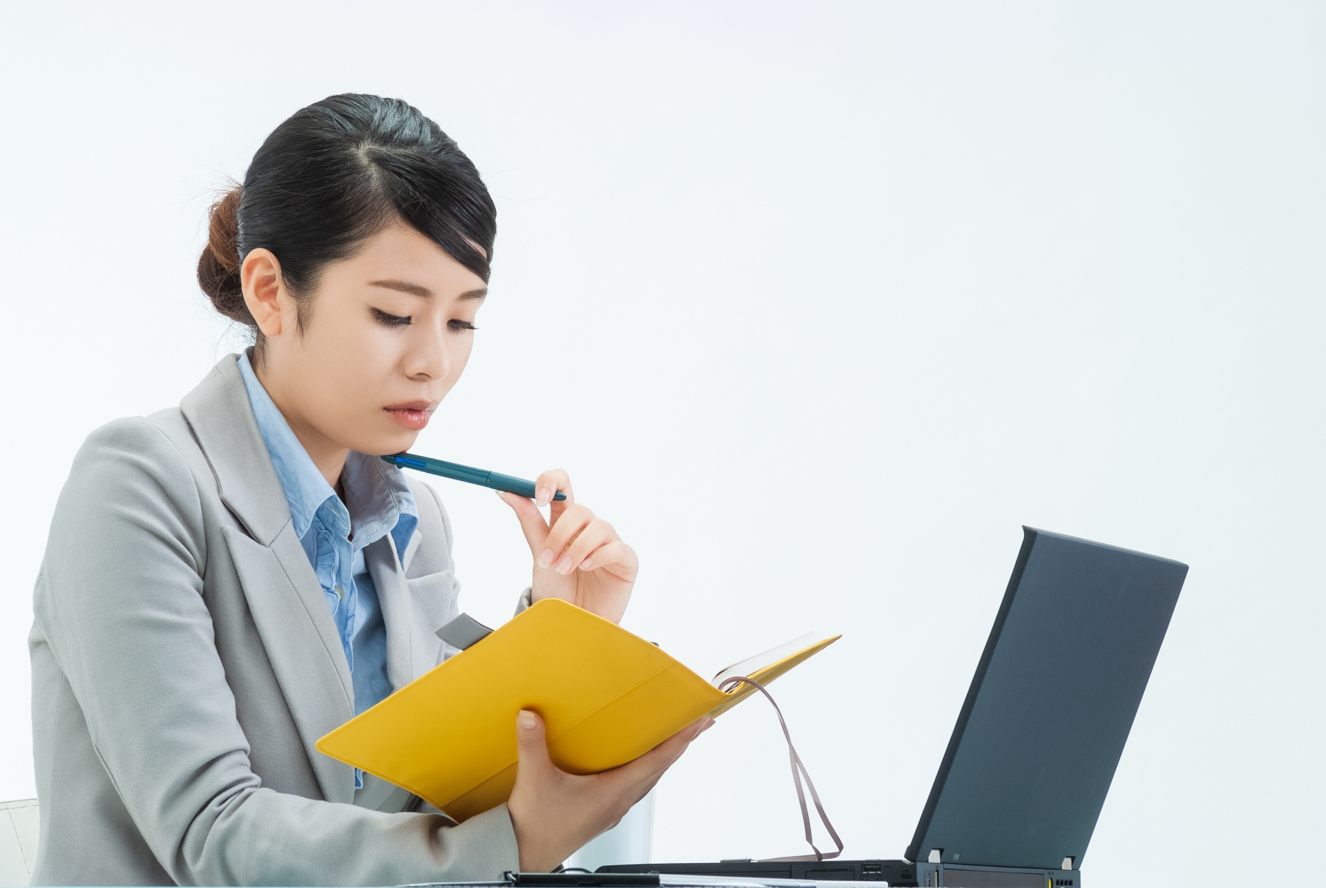 一名女網友感嘆，「是不是社會上不太能接受31歲還在領3萬？」引起網友議論。（示意圖：PhotoAC）