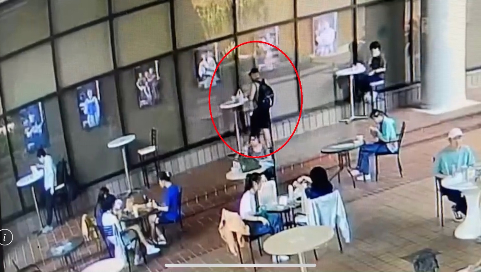 李男在國圖戶外用餐區發現便當，擅自將便當吃光光。（翻攝畫面）