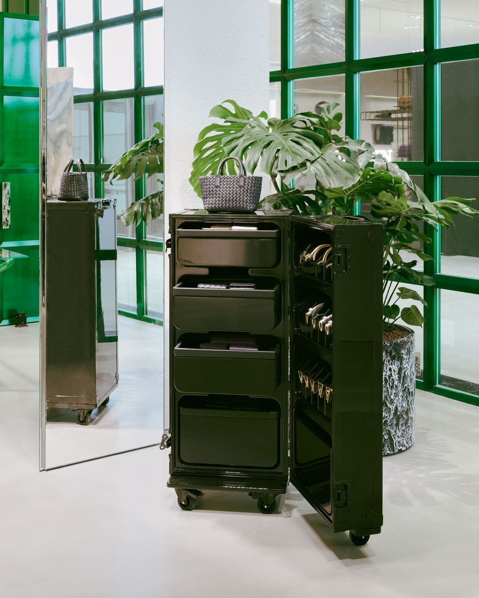 店內各式家具皆來自於米蘭總部。（BOTTEGA VENATA提供）