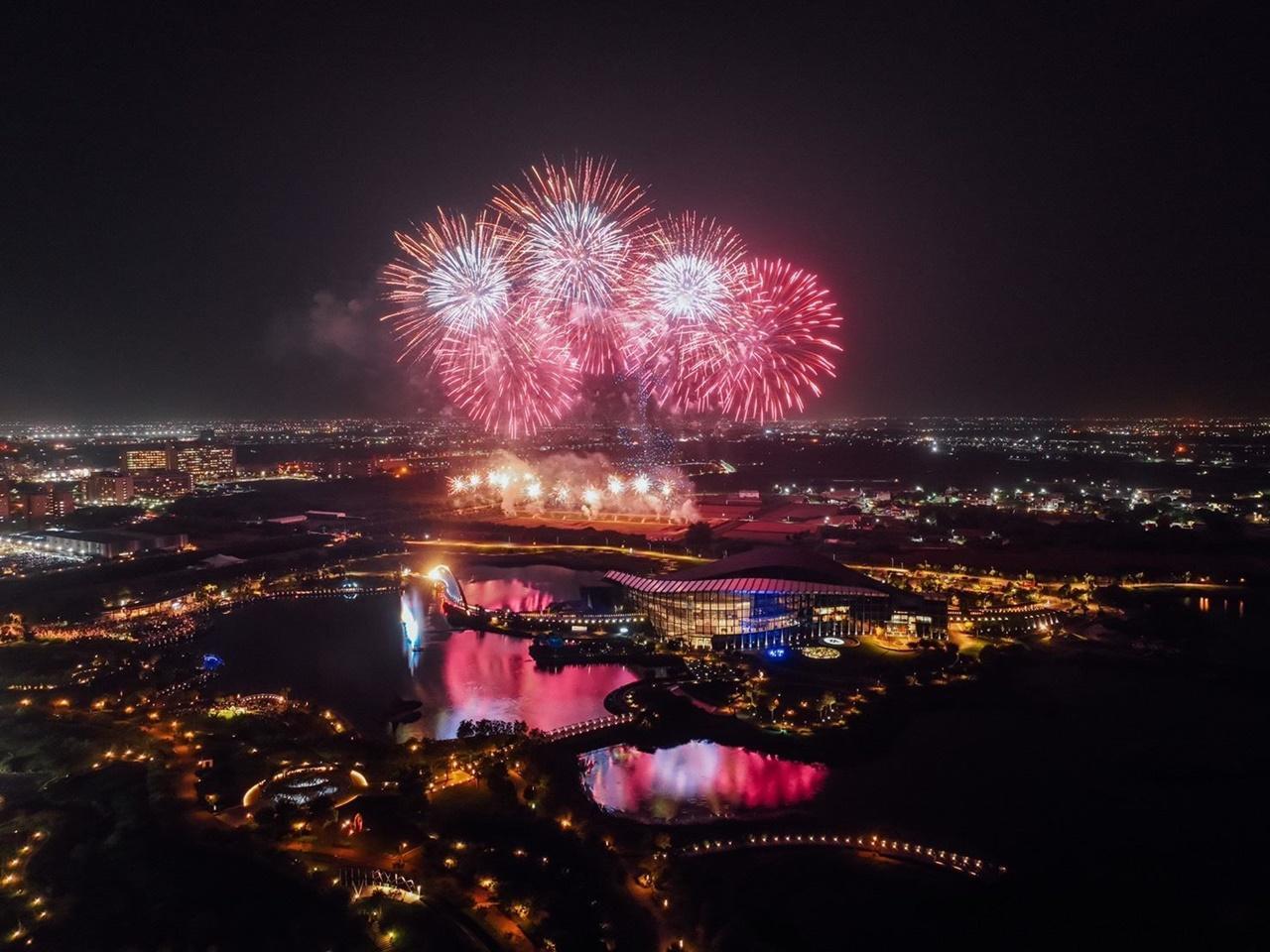 今年國慶煙火演出長達45分鐘，規劃超過2萬5千發焰火彈。
