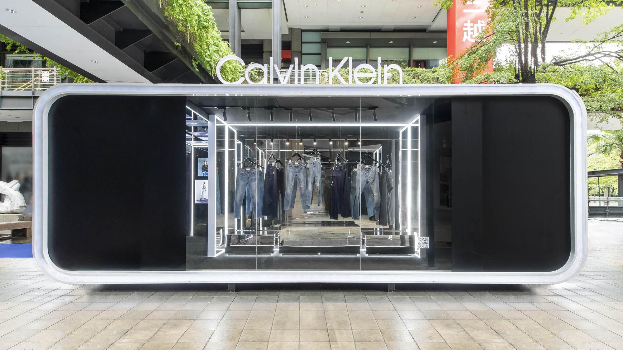 Calvin Klein丹寧快閃店即日起至10月16日,在台北信義區香堤廣場登場。(Calvin Klein提供)