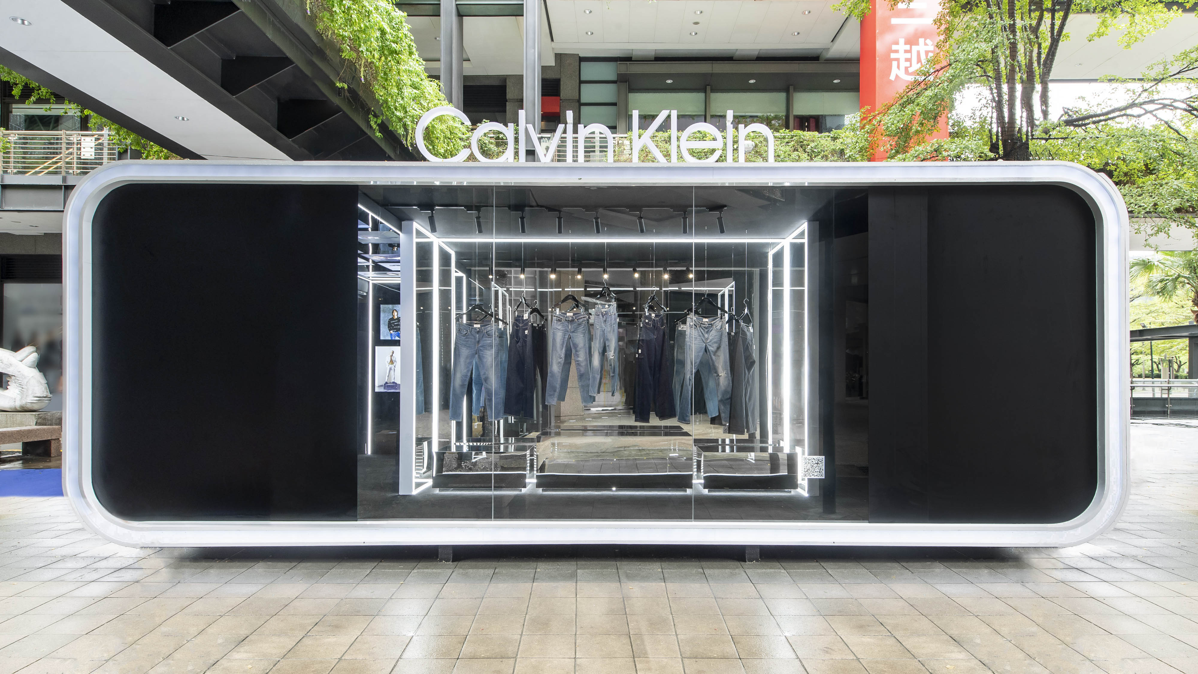 Calvin Klein丹寧快閃店即日起至10月16日,在台北信義區香堤廣場登場。(Calvin Klein提供)