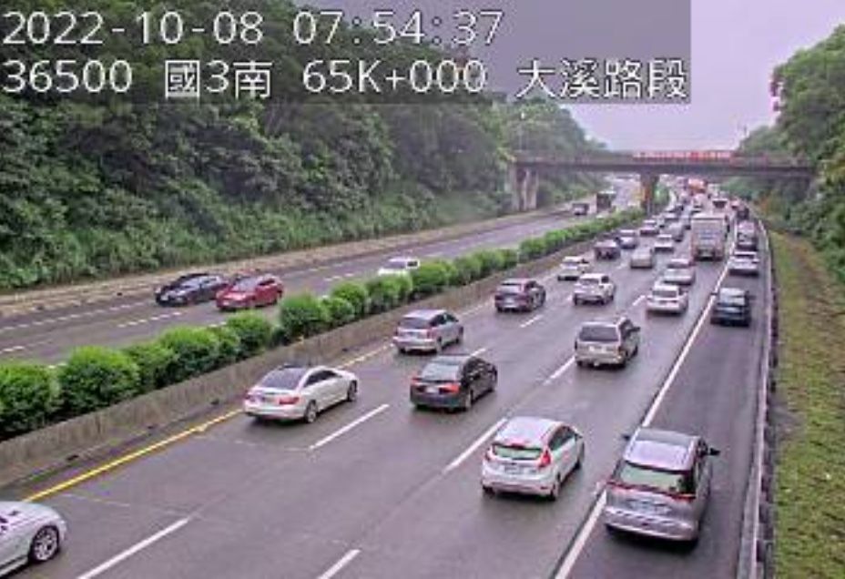 國道三號南下連假首日就時速不足40公里。（翻攝1968高公局網站）